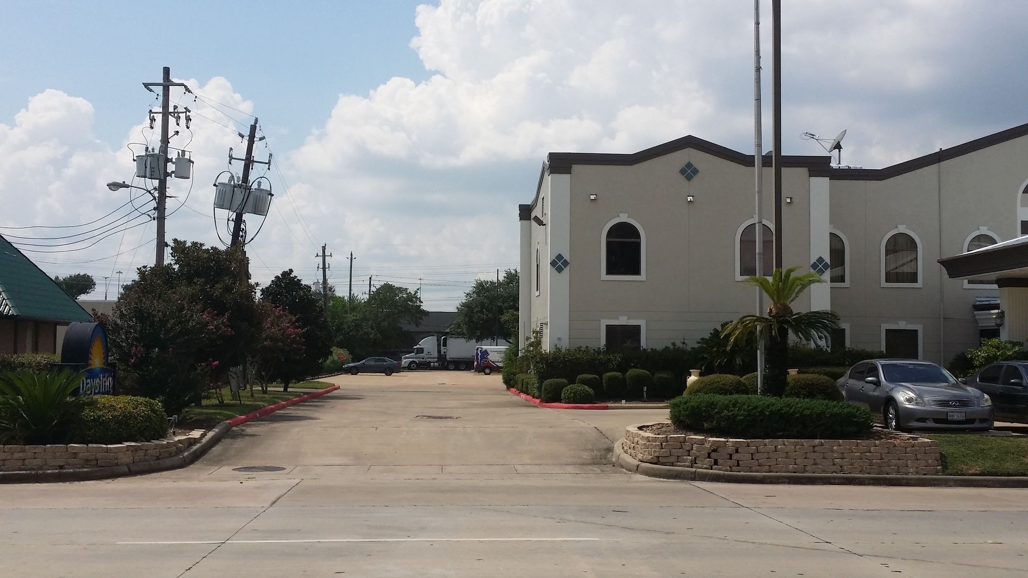 Days Inn & Suites by Wyndham NASA Space Center Houston