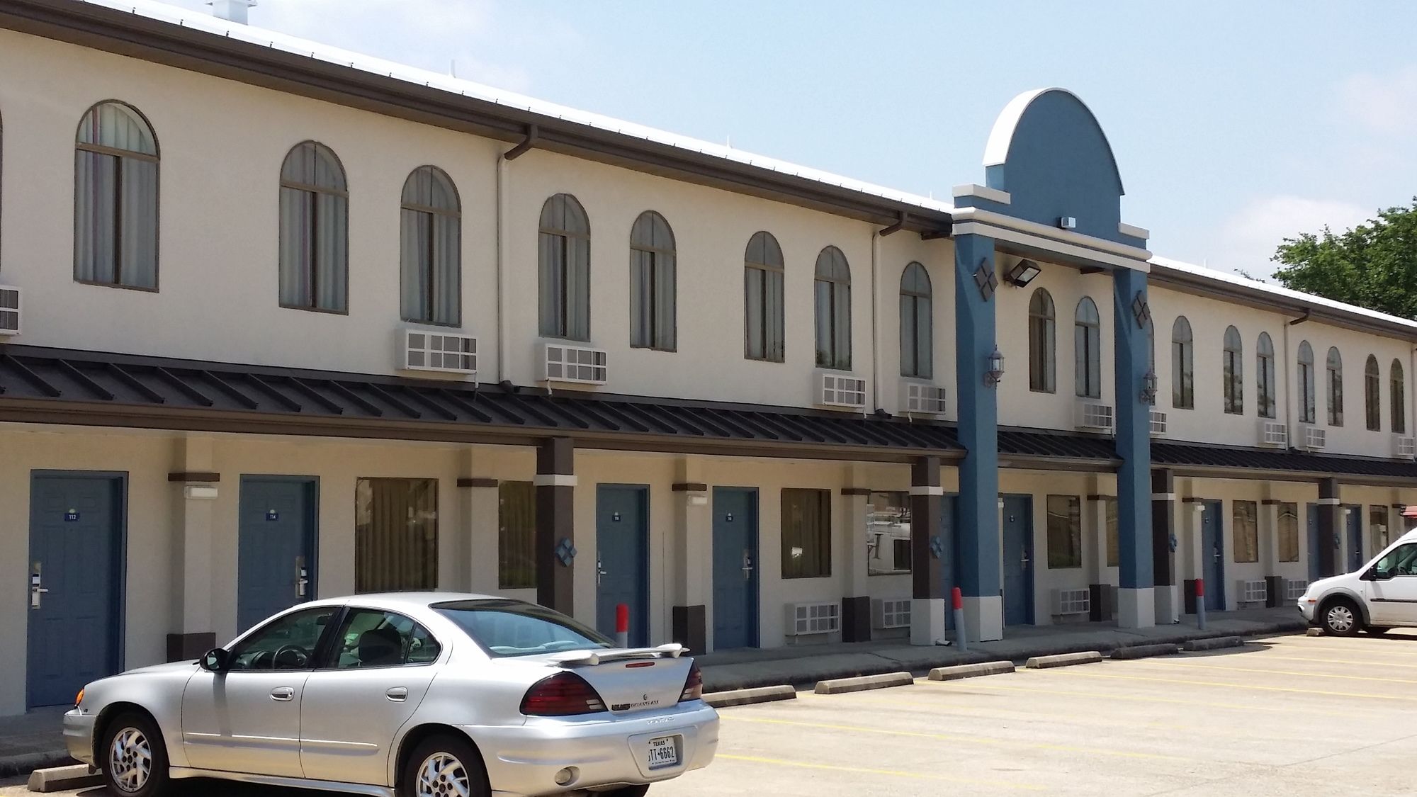 Days Inn & Suites by Wyndham NASA Space Center Houston
