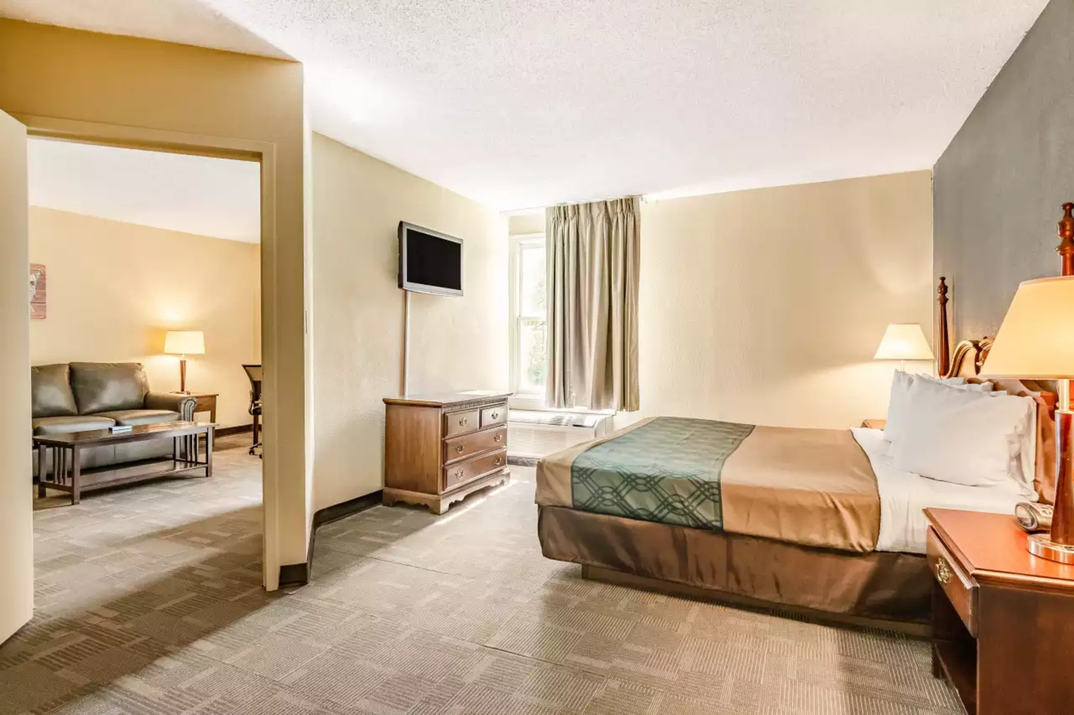 Econo Lodge Inn & Suites Radford-Blacksburg Area
