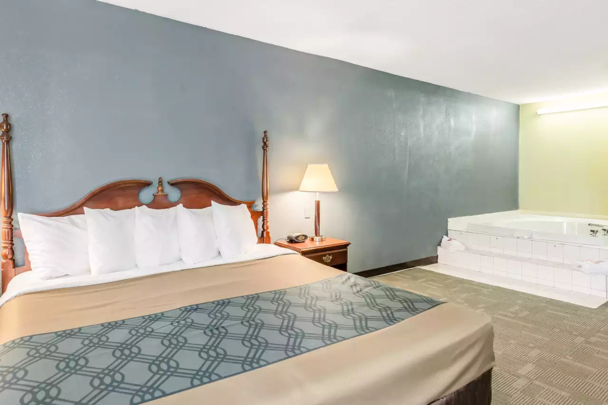 Econo Lodge Inn & Suites Radford-Blacksburg Area