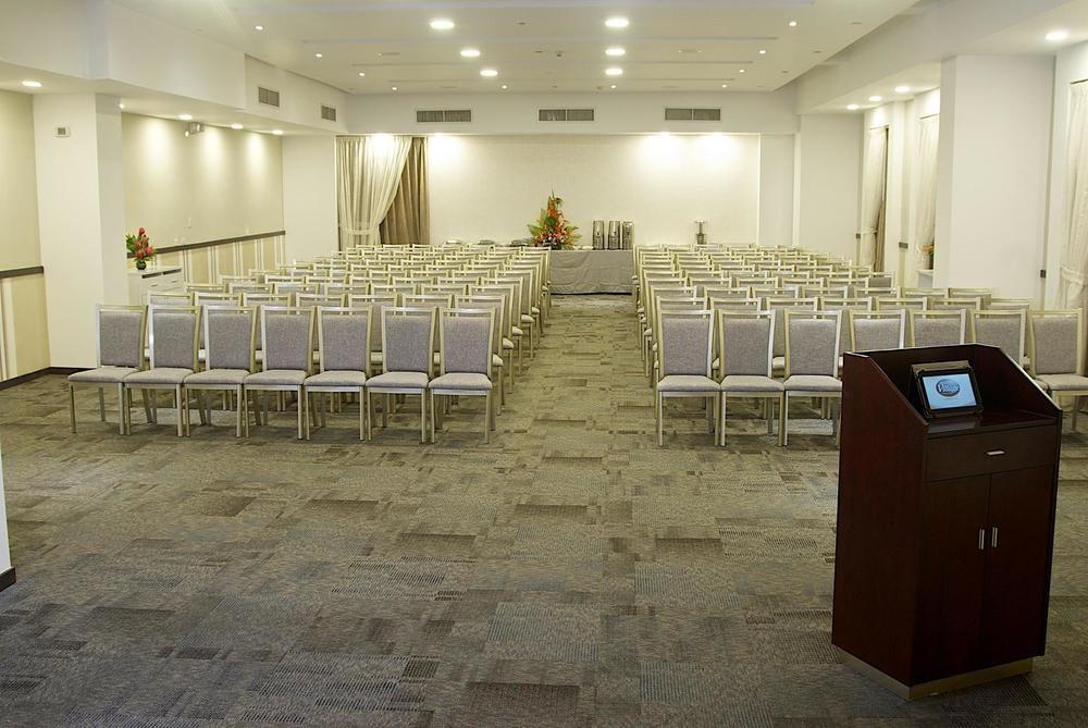 Altamira Village Hotel & Suites