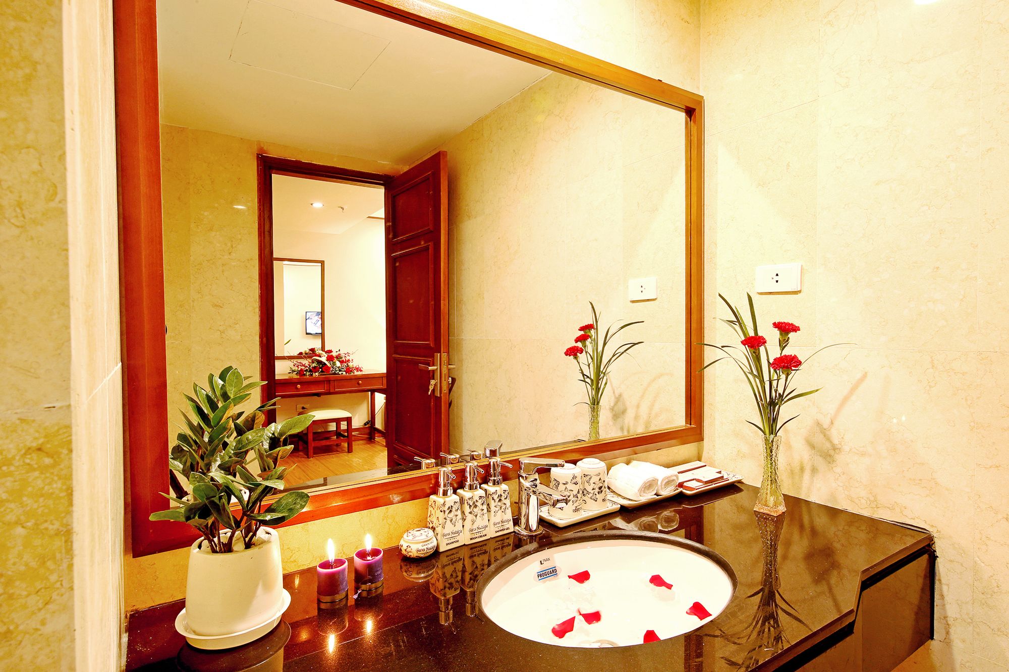 Hanoi Nostalgia Hotel