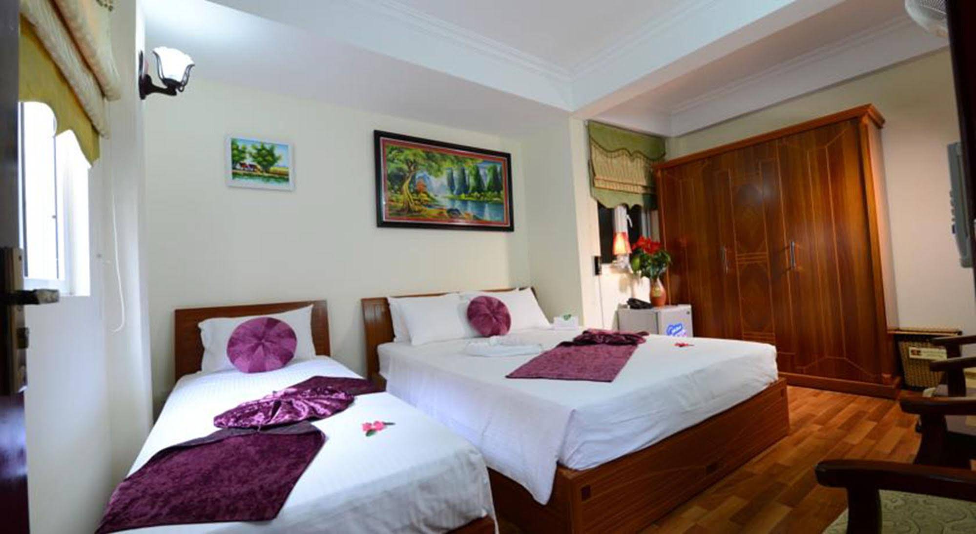 Holiday Lakeview Hotel