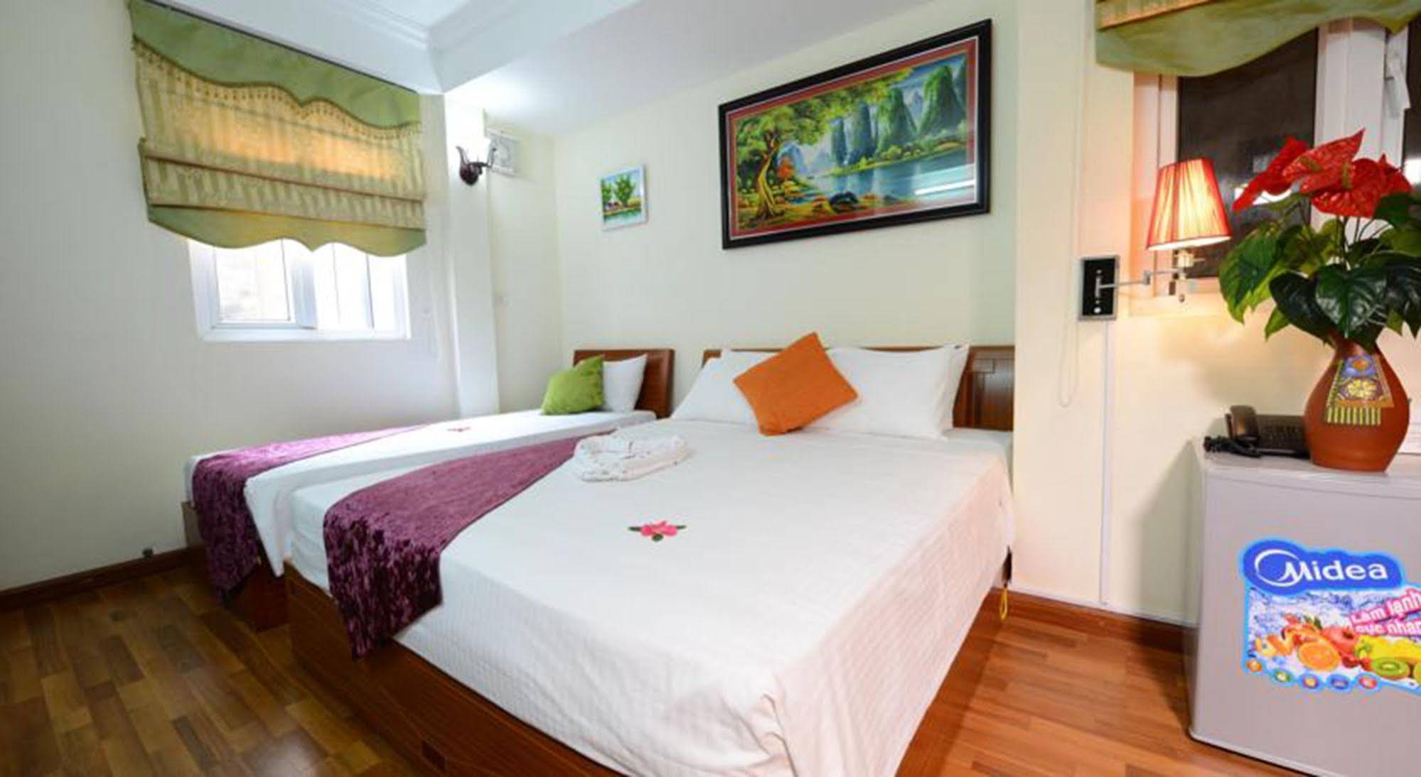 Holiday Lakeview Hotel