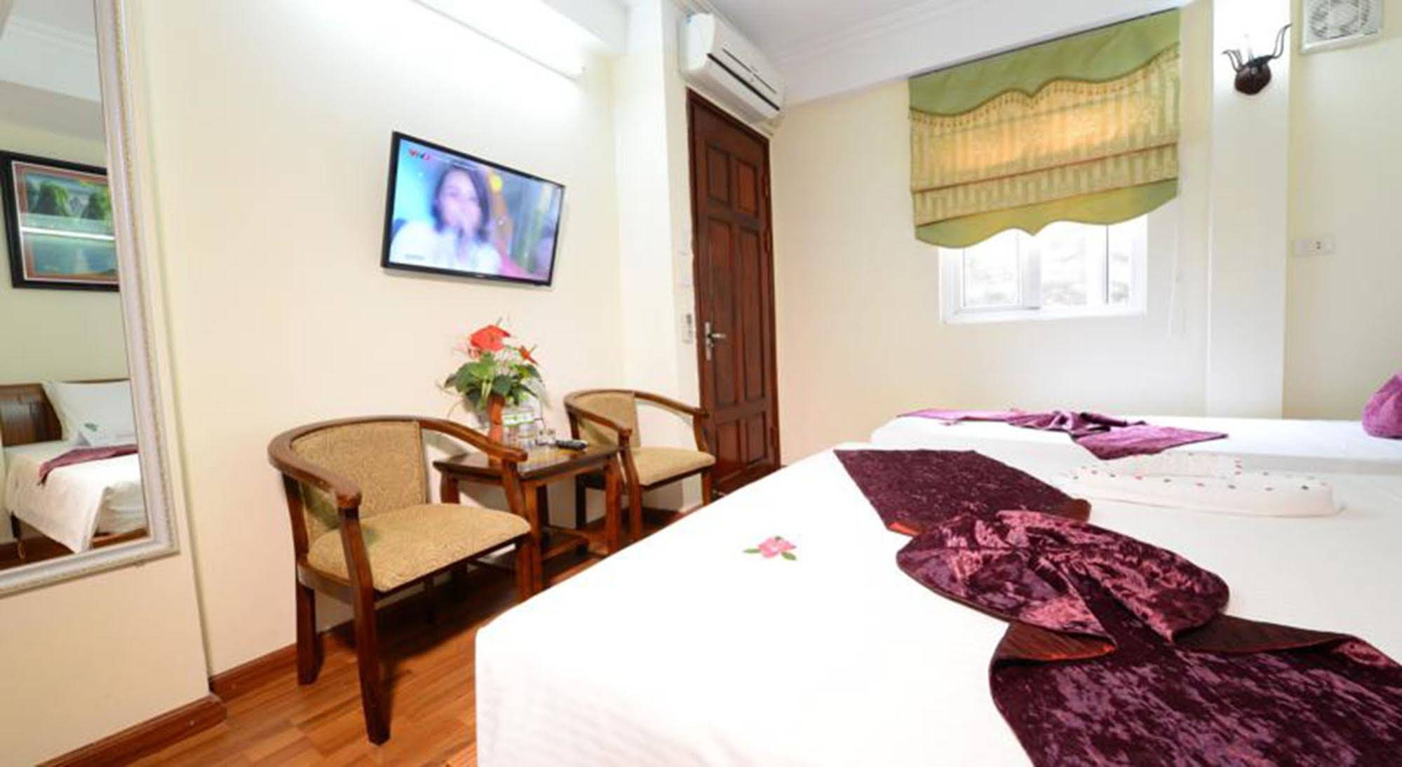 Holiday Lakeview Hotel