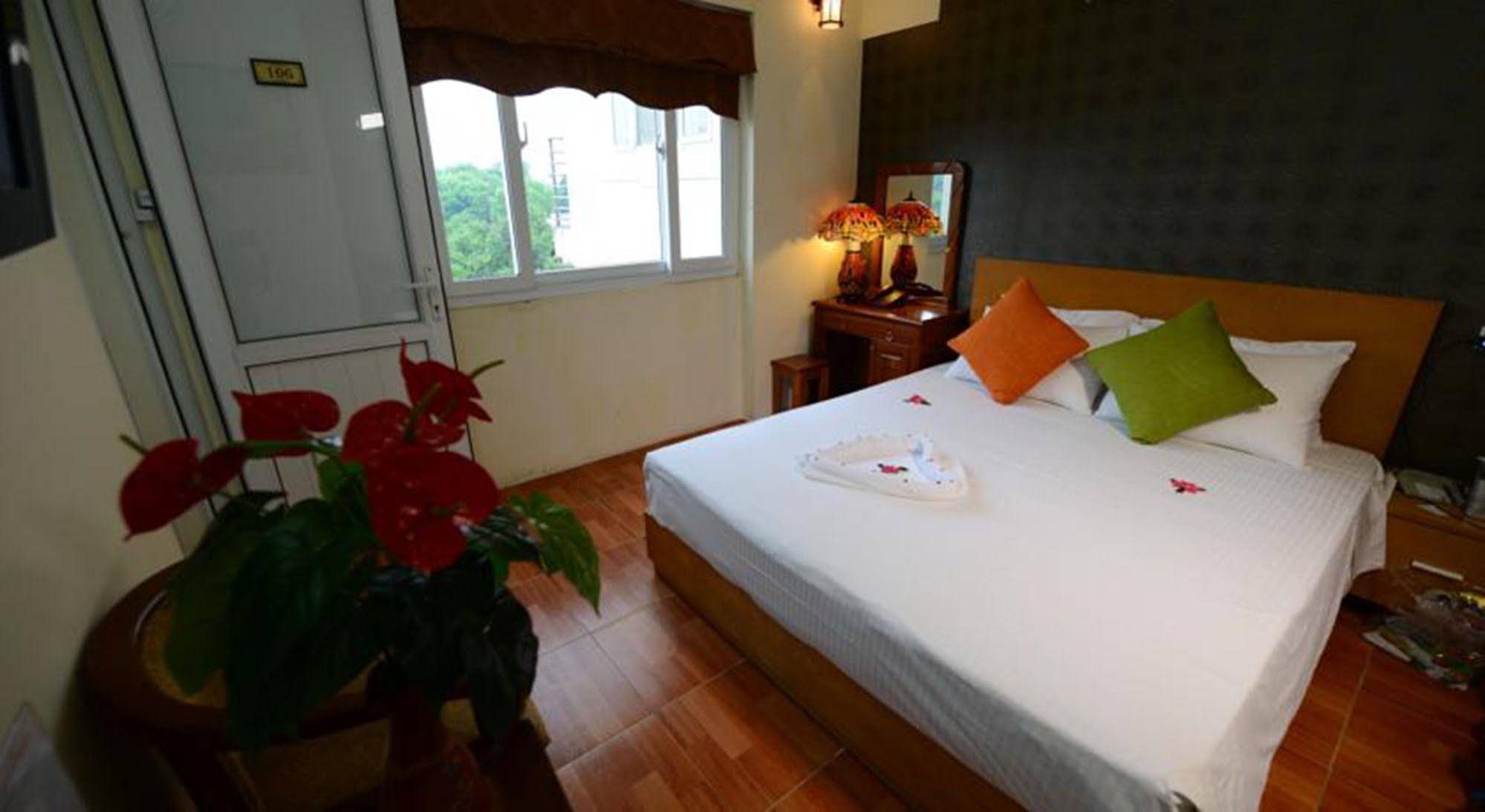 Holiday Lakeview Hotel