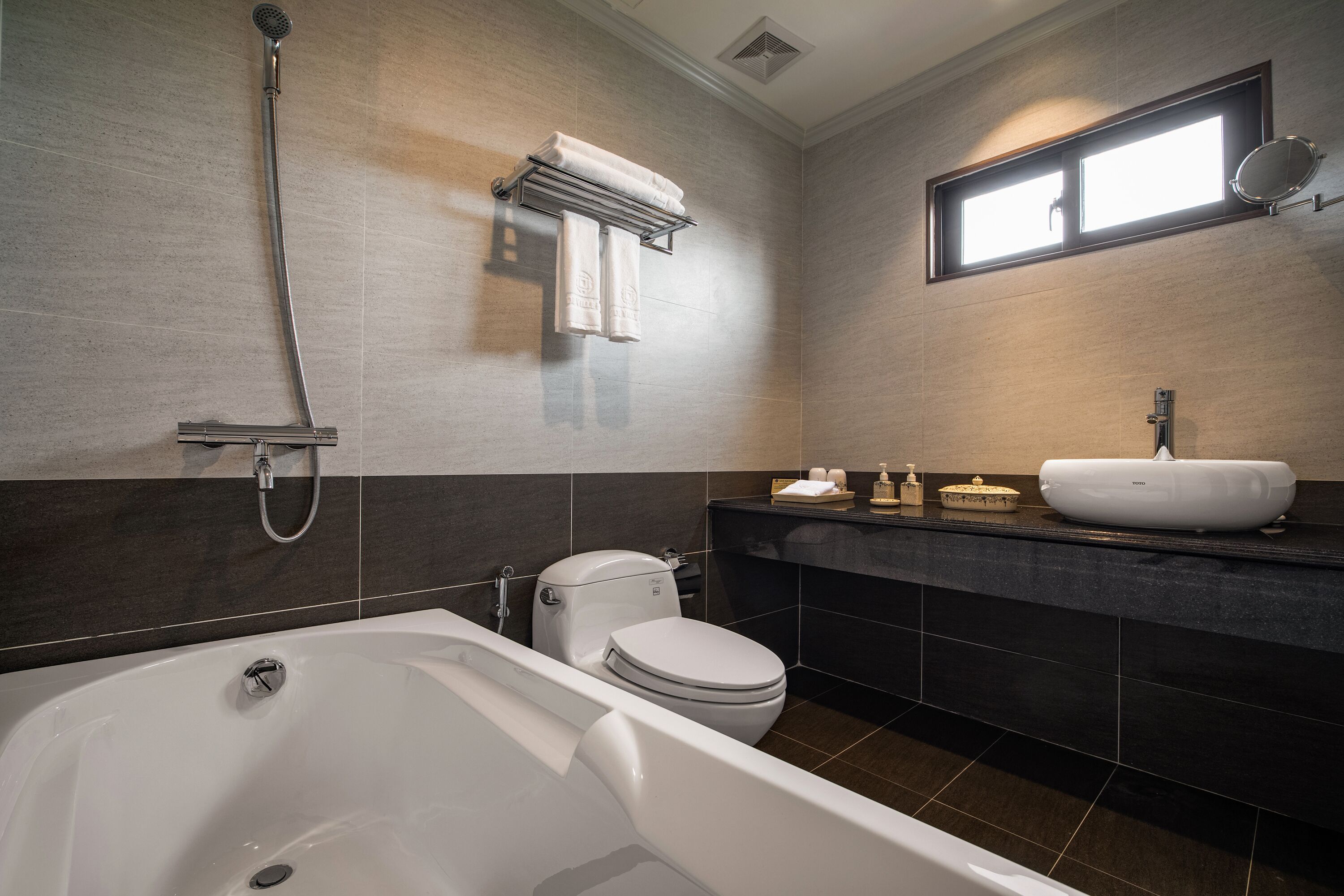 May De Ville Legend Hotel & Spa