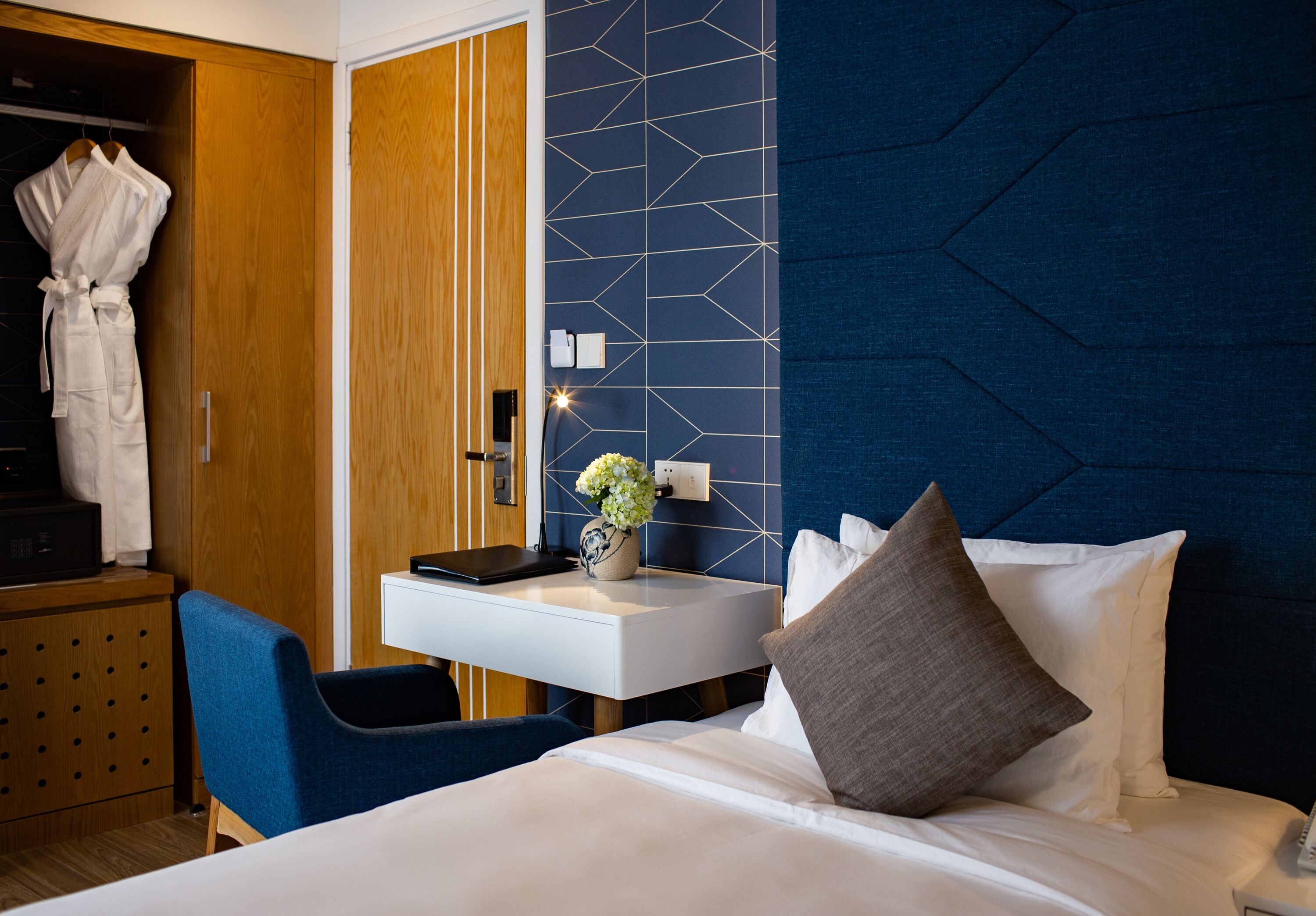 May De Ville Legend Hotel & Spa