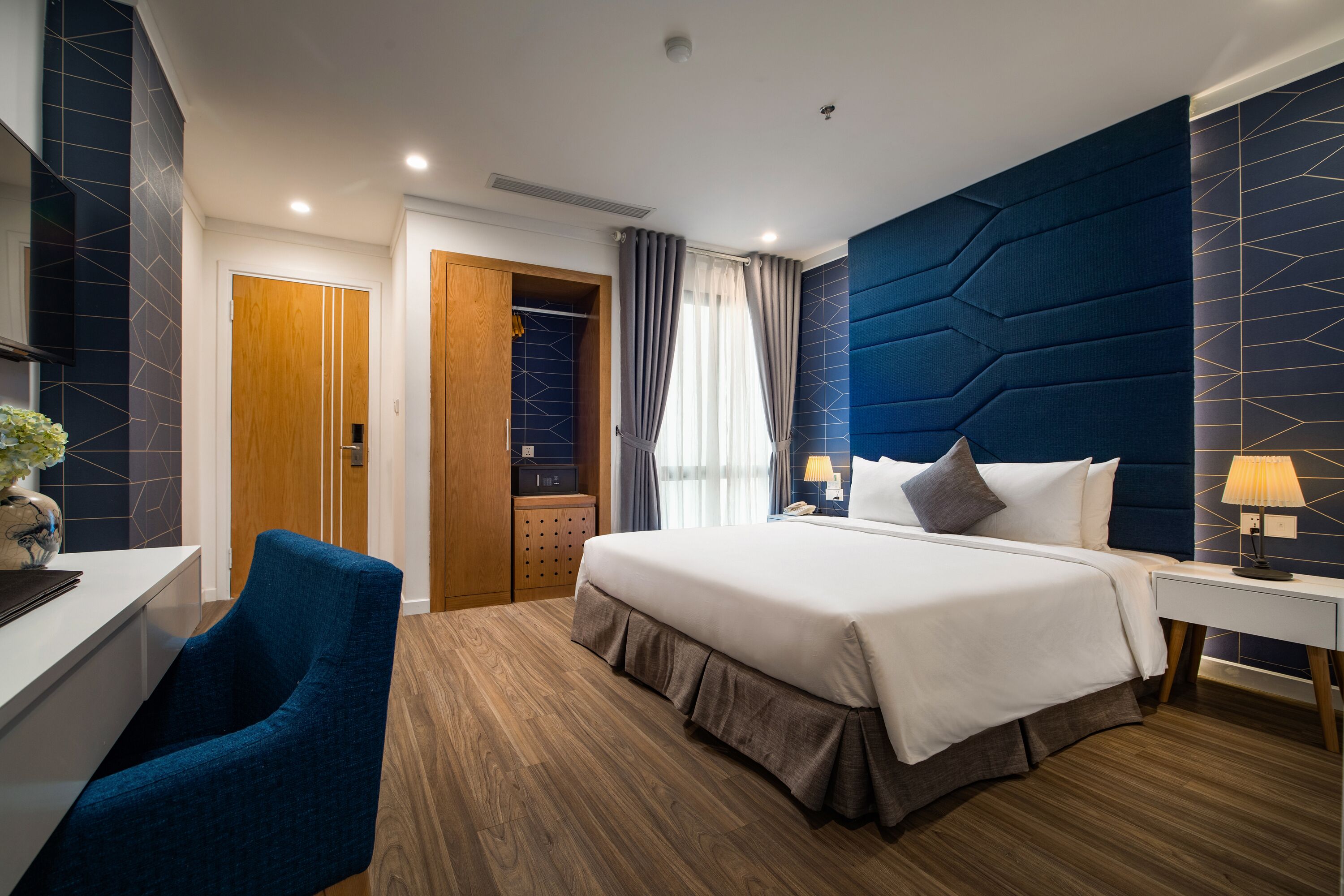May De Ville Legend Hotel & Spa