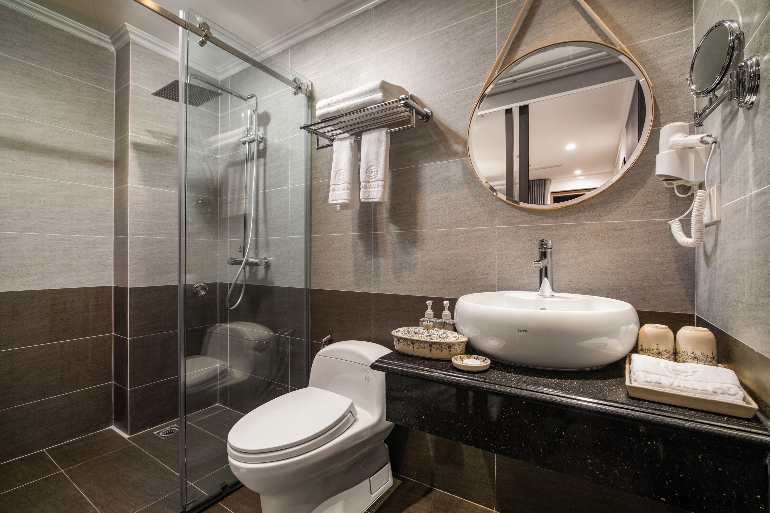 May De Ville Legend Hotel & Spa