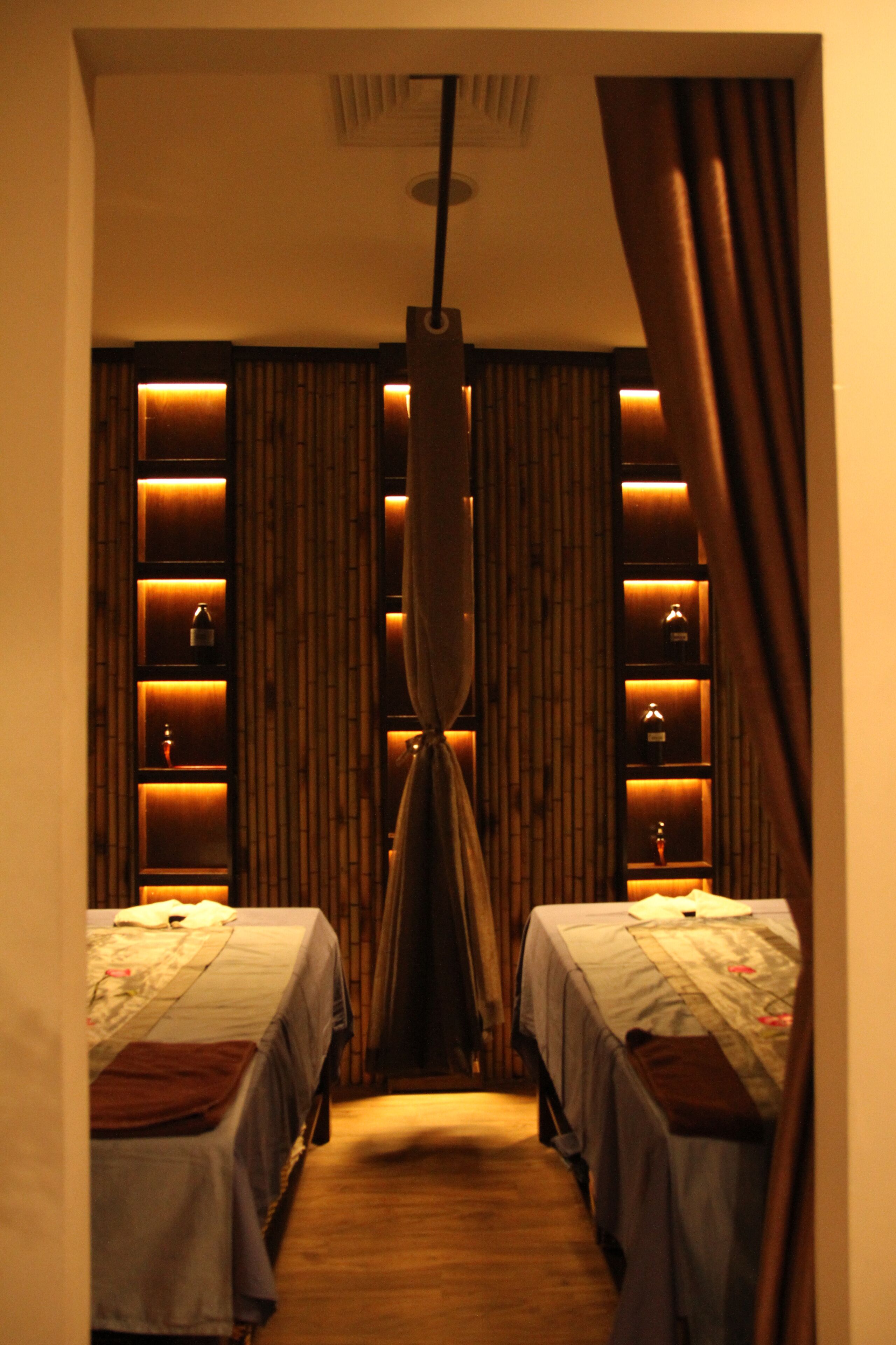 May De Ville Legend Hotel & Spa
