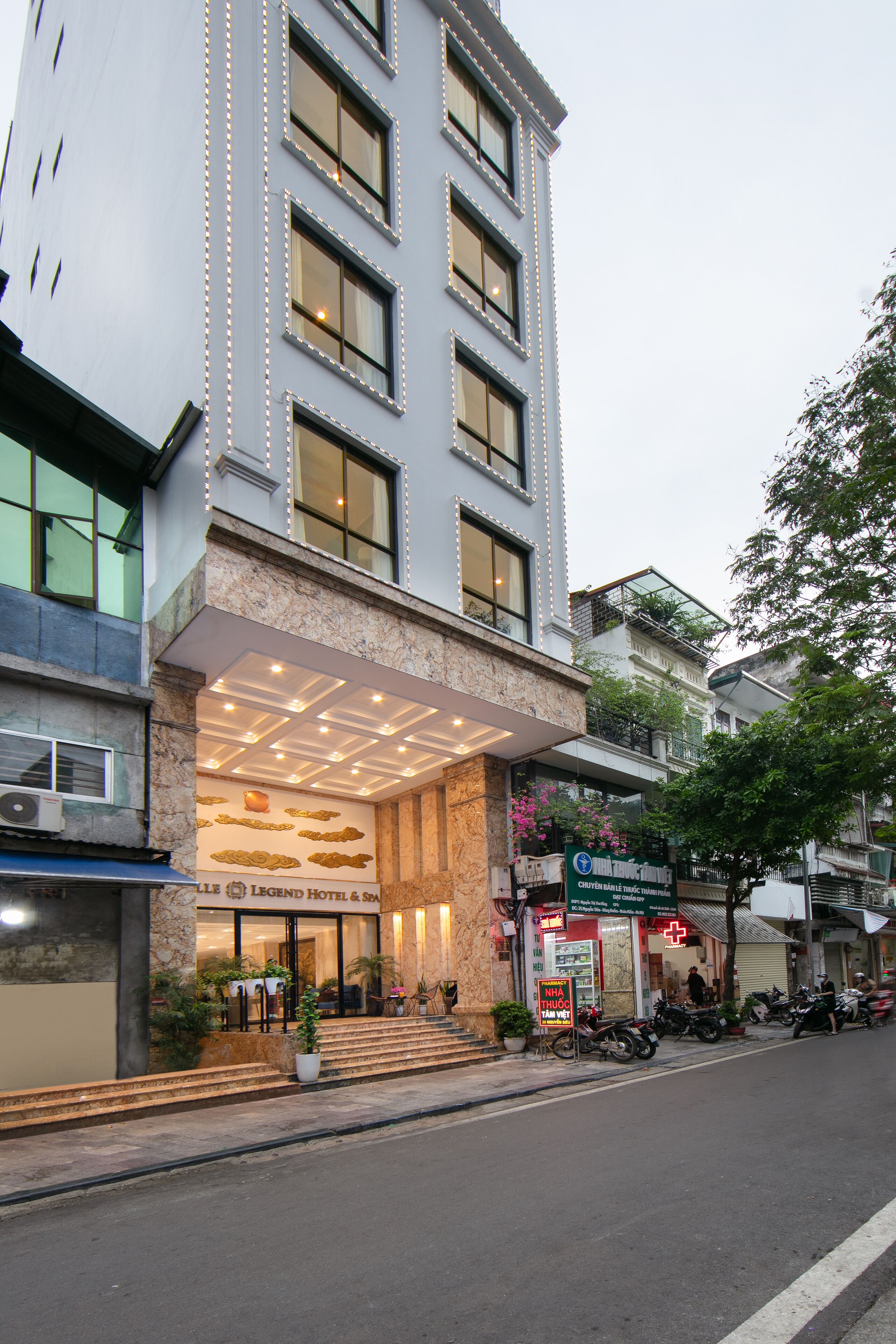 May De Ville Legend Hotel & Spa