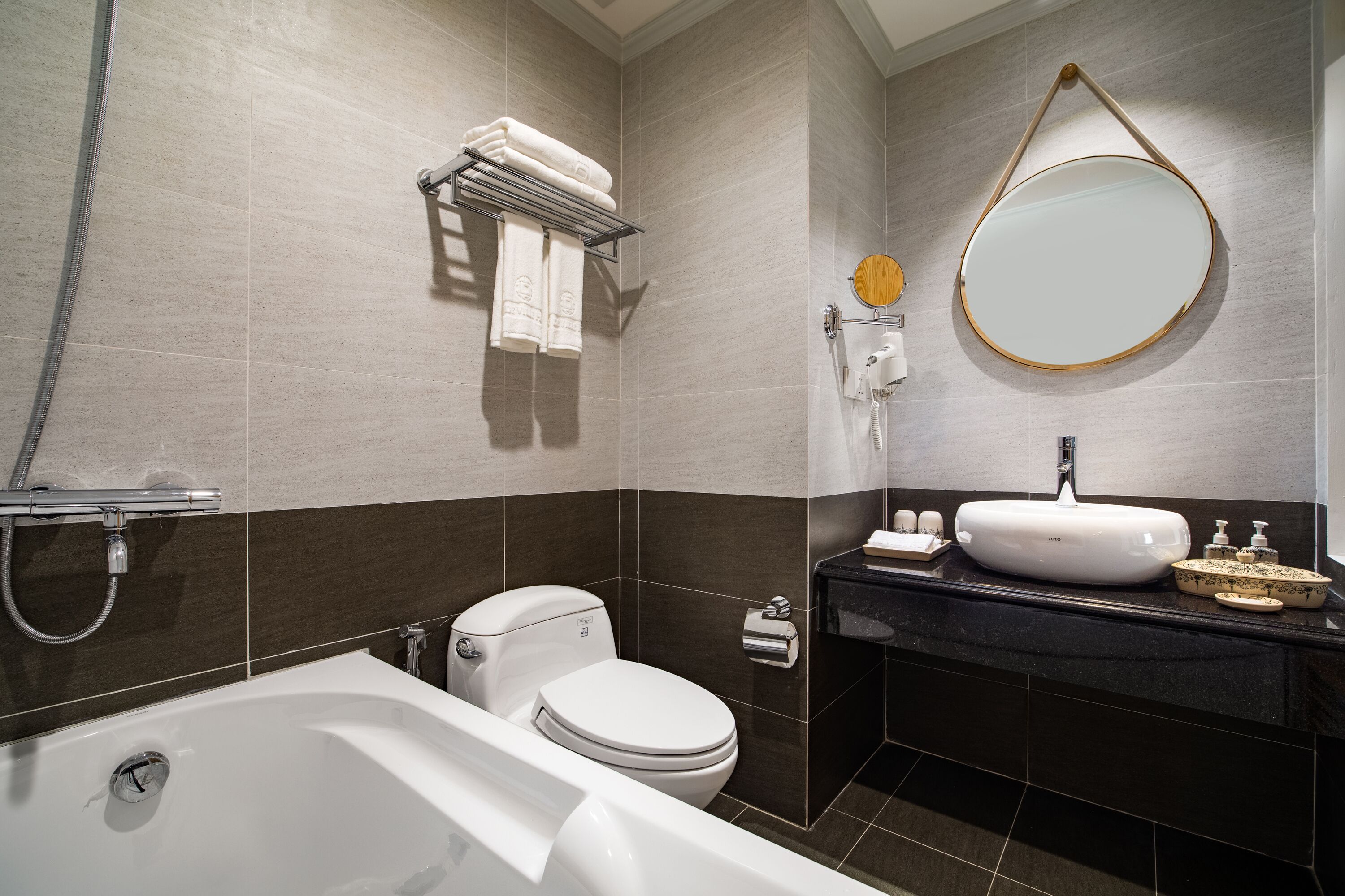 May De Ville Legend Hotel & Spa