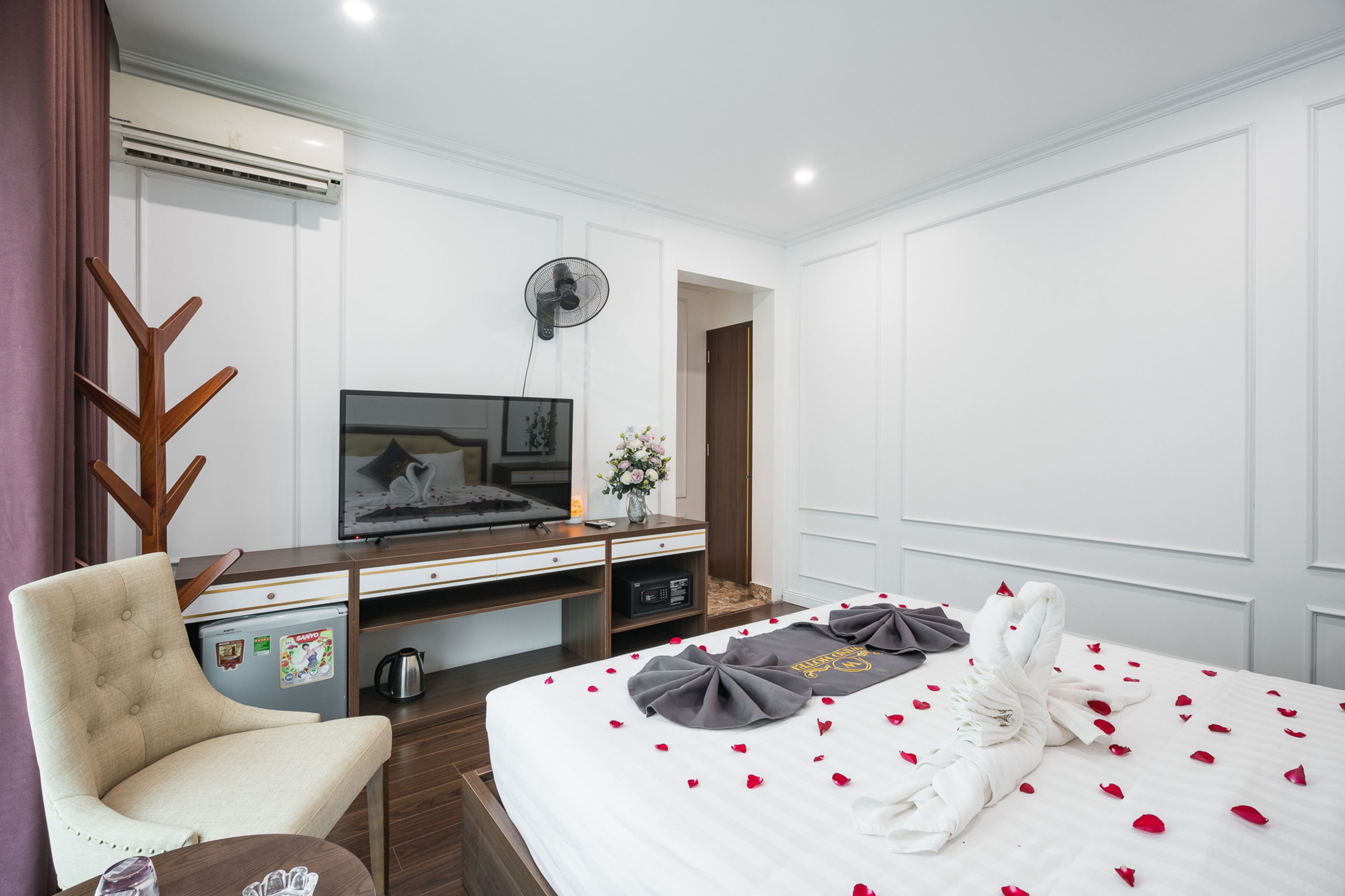 OYO 1155 Wind Hotel
