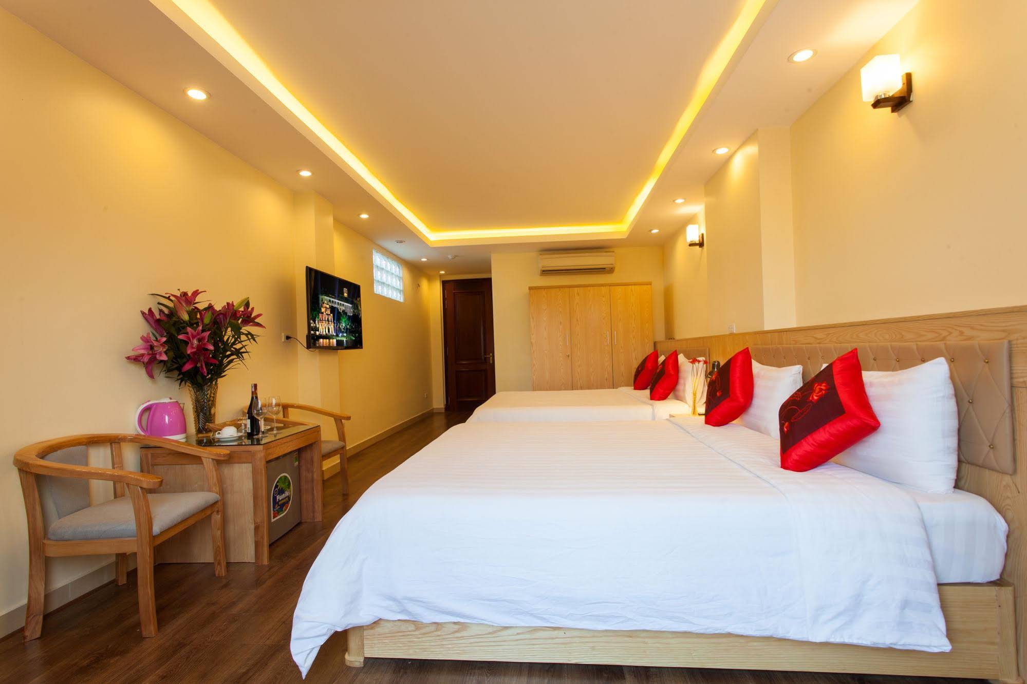 Queen Light Hotel