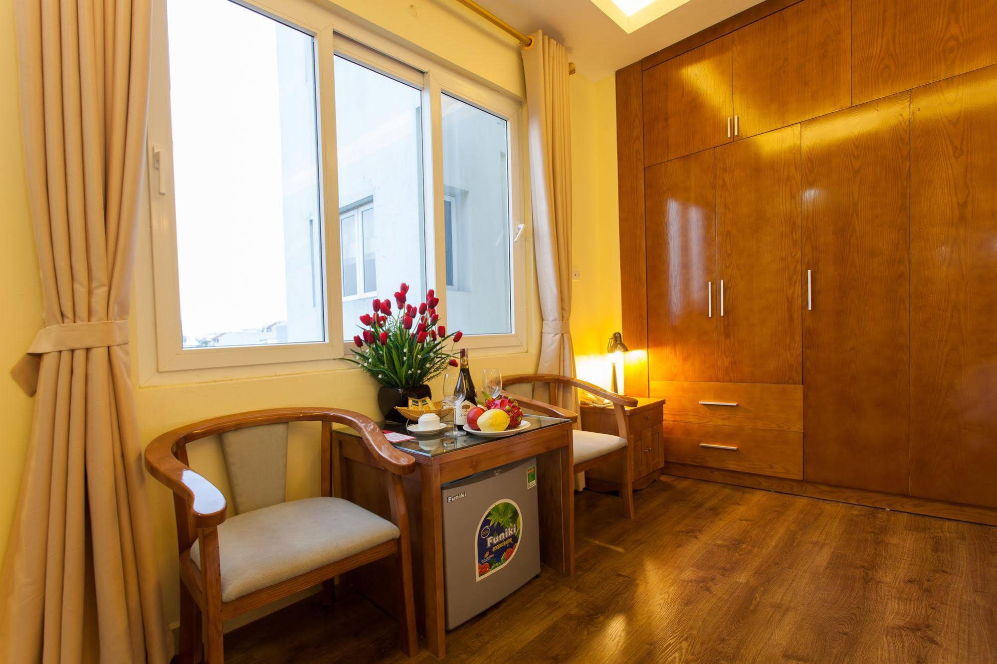 Queen Light Hotel