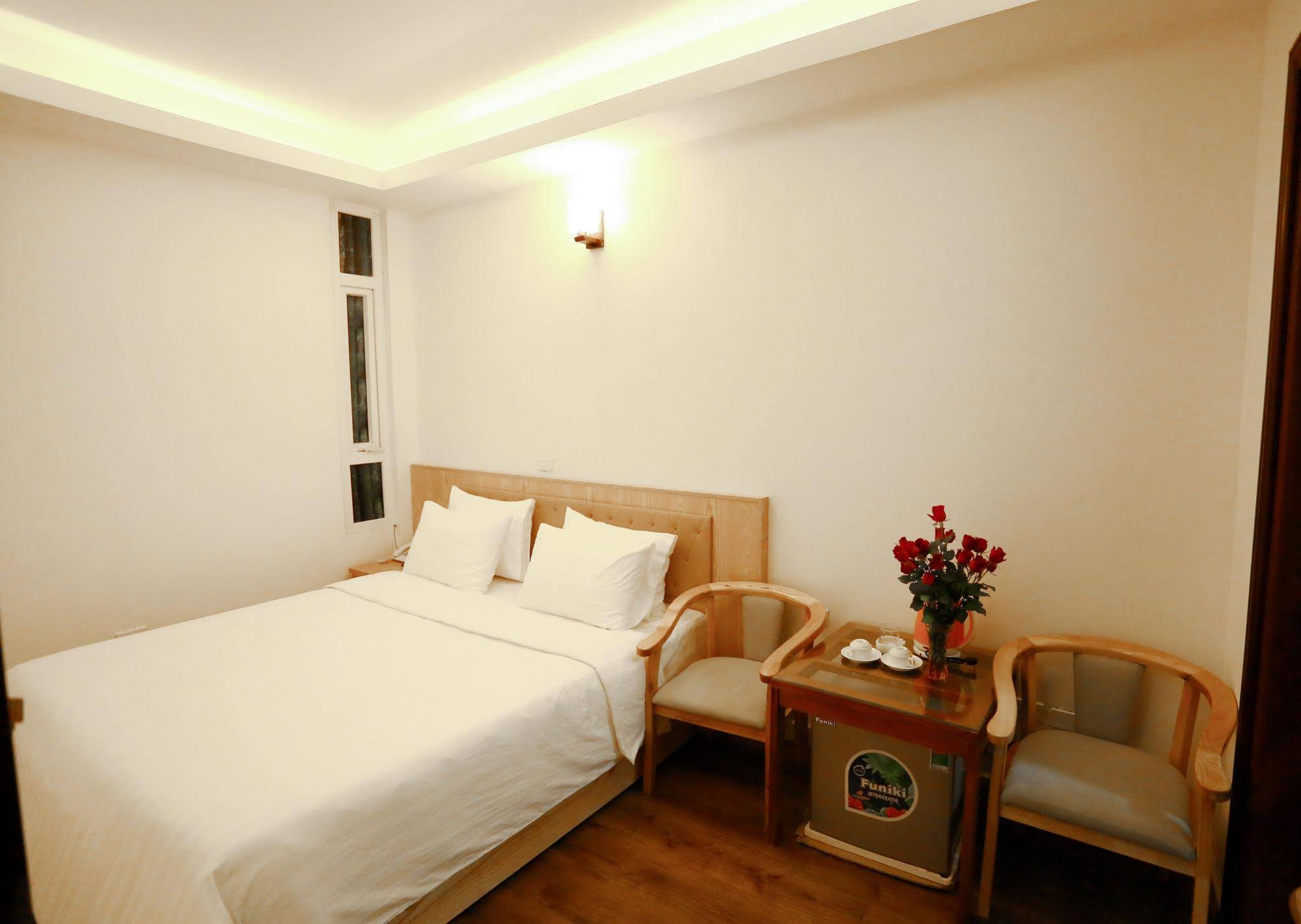 Queen Light Hotel