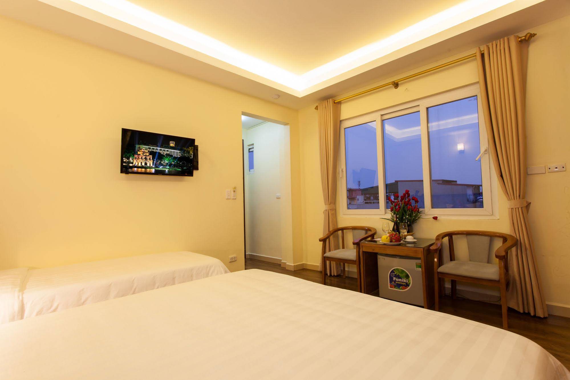Queen Light Hotel