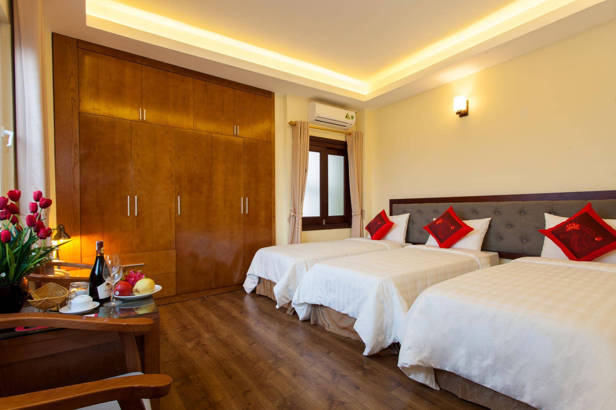 Queen Light Hotel