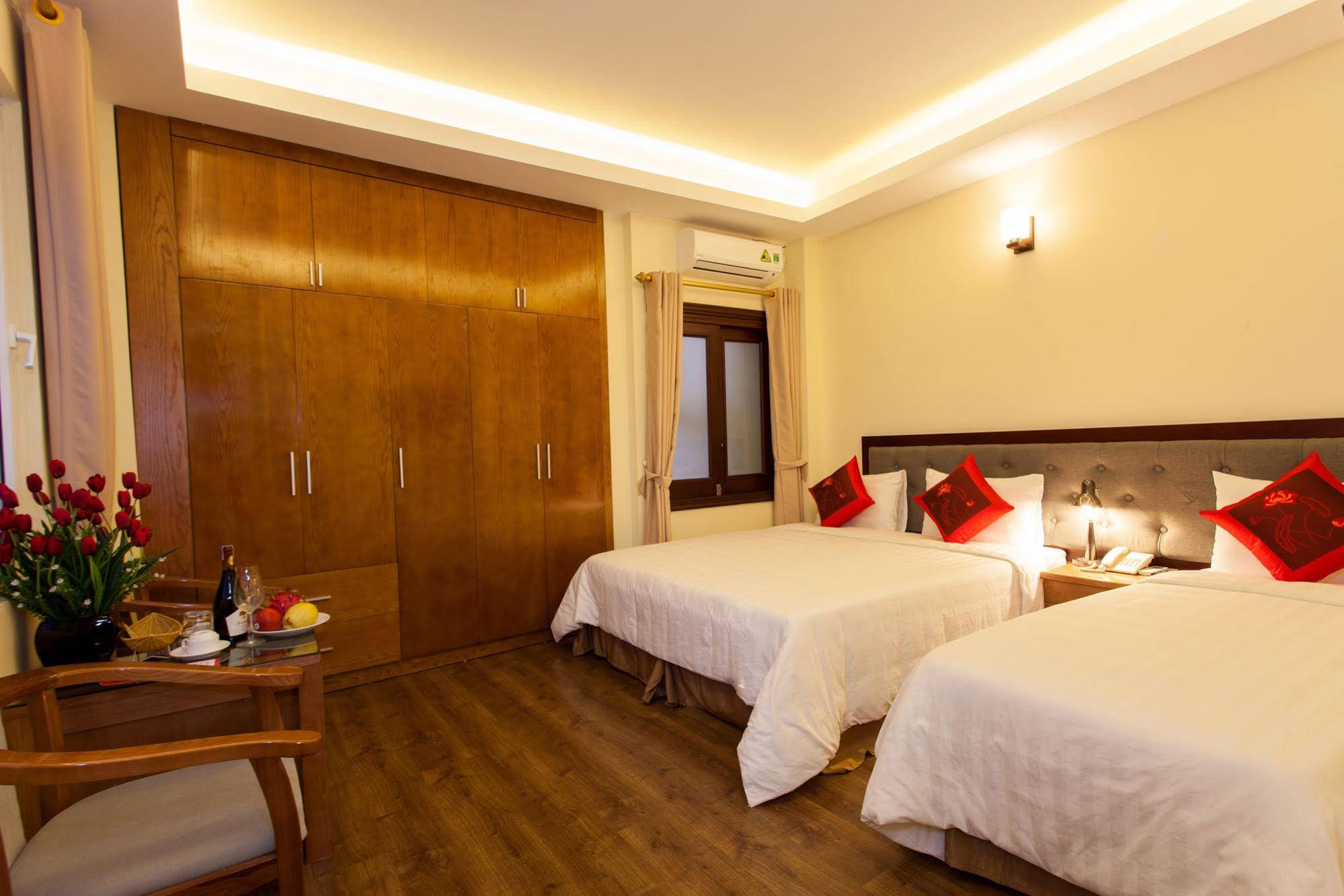 Queen Light Hotel
