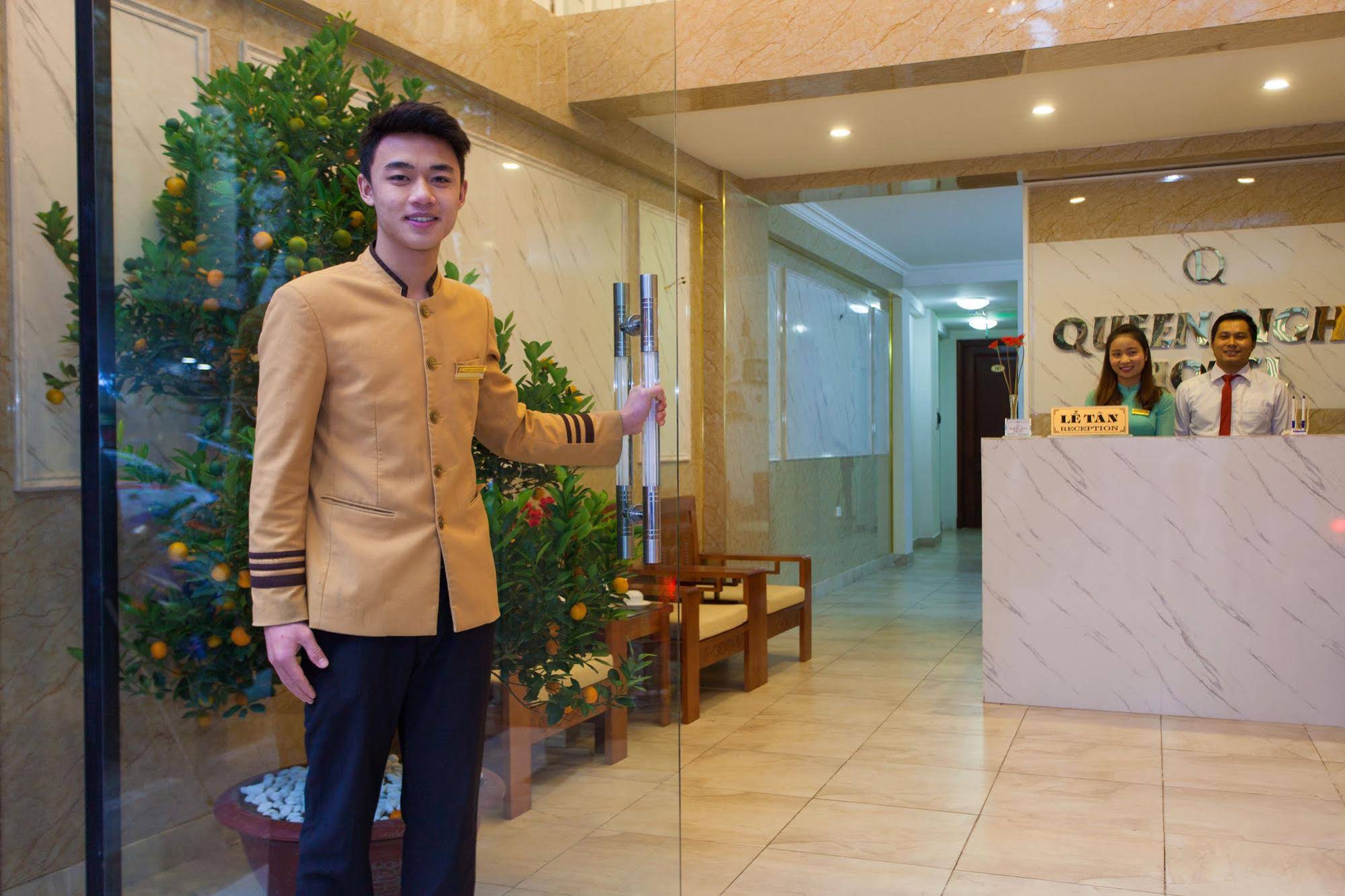 Queen Light Hotel