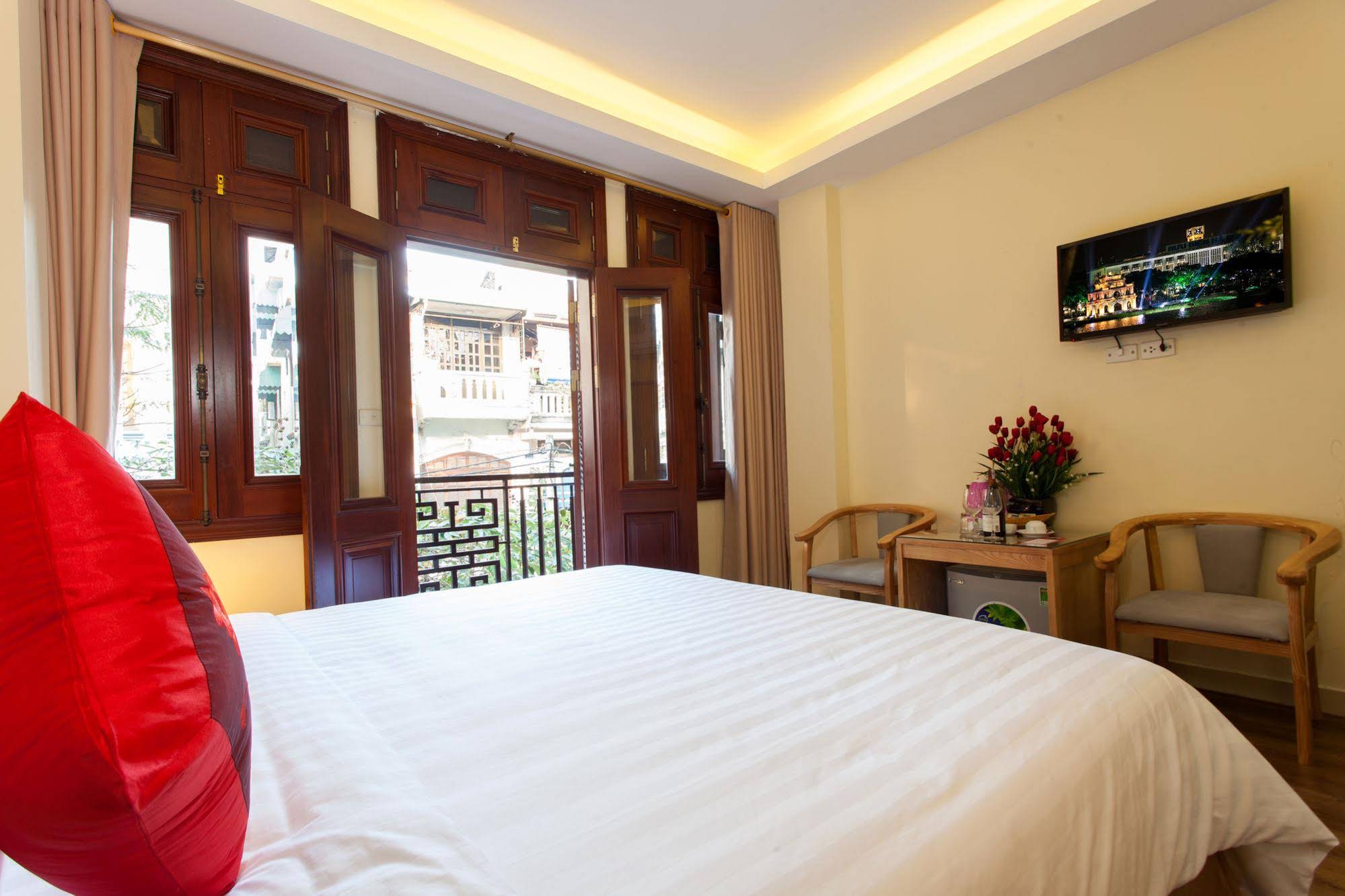 Queen Light Hotel