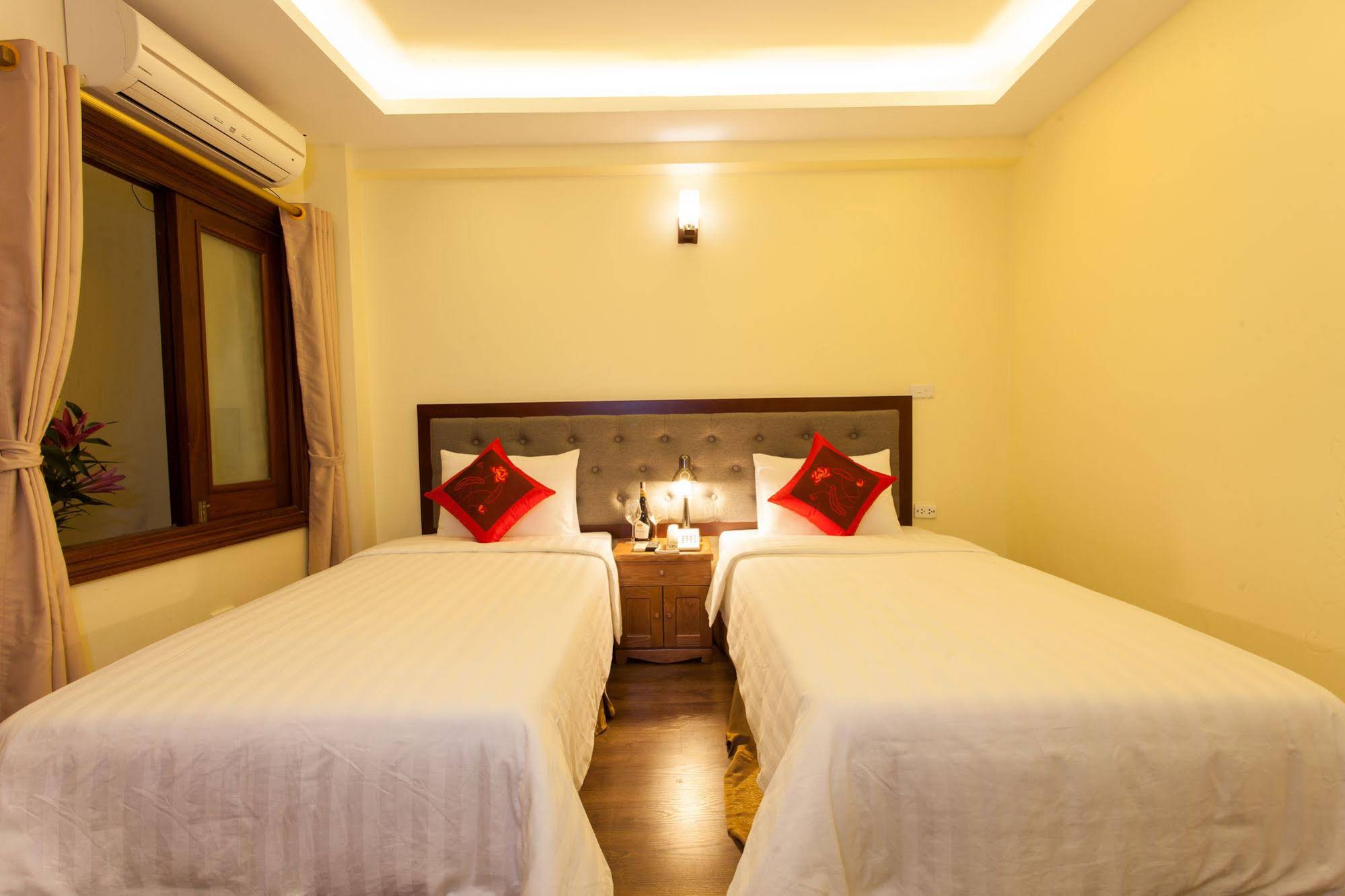 Queen Light Hotel