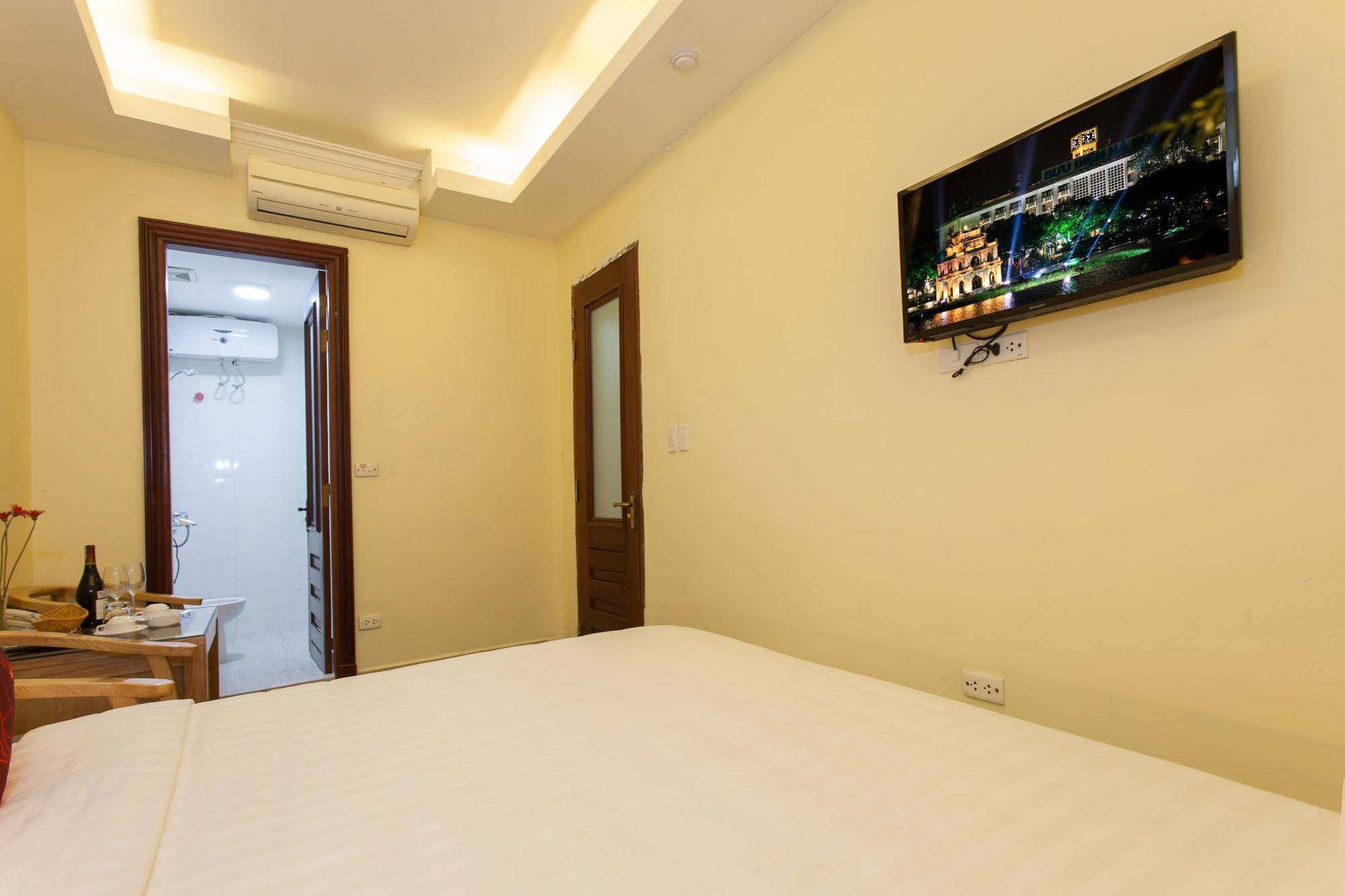 Queen Light Hotel
