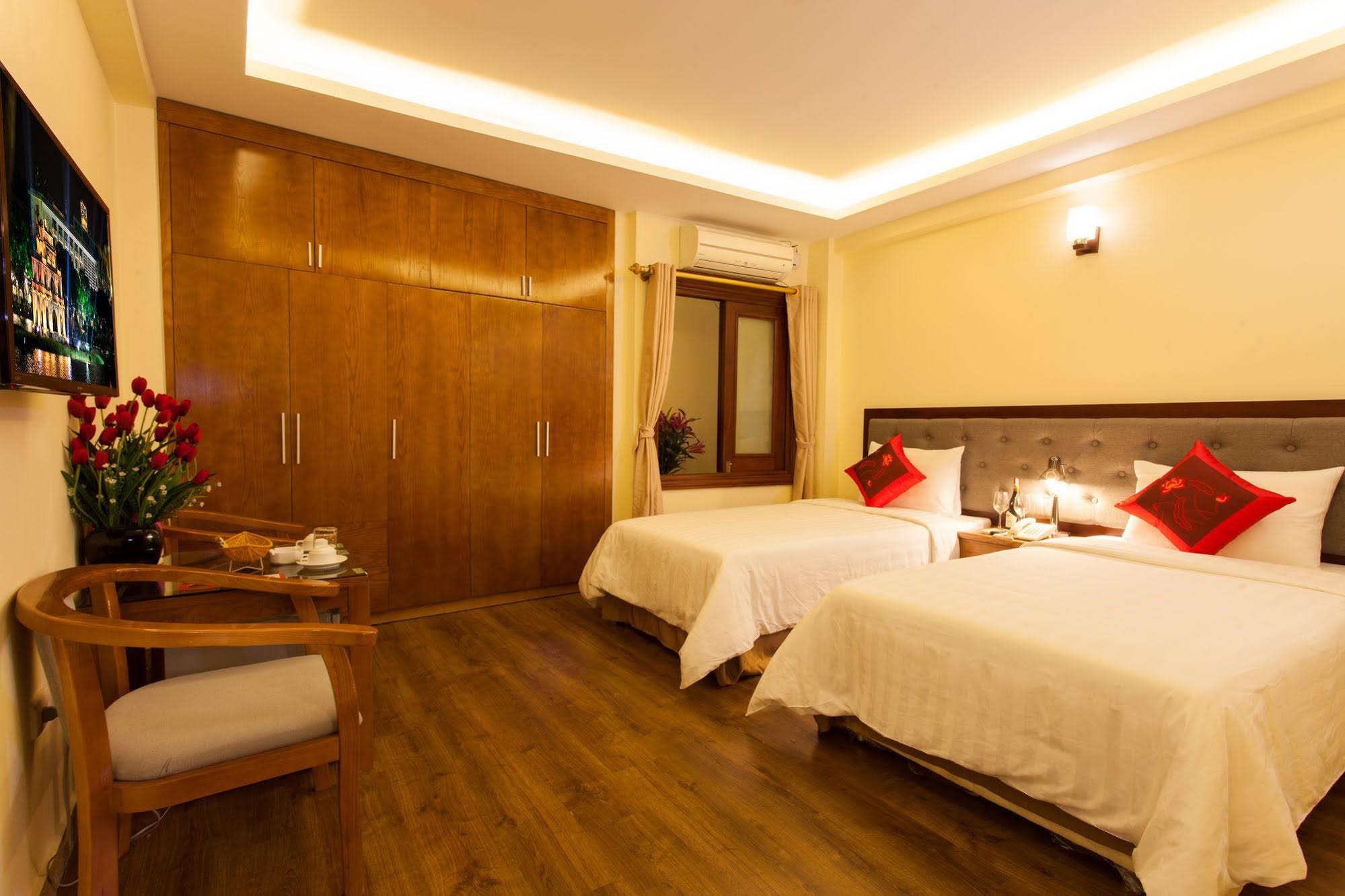 Queen Light Hotel