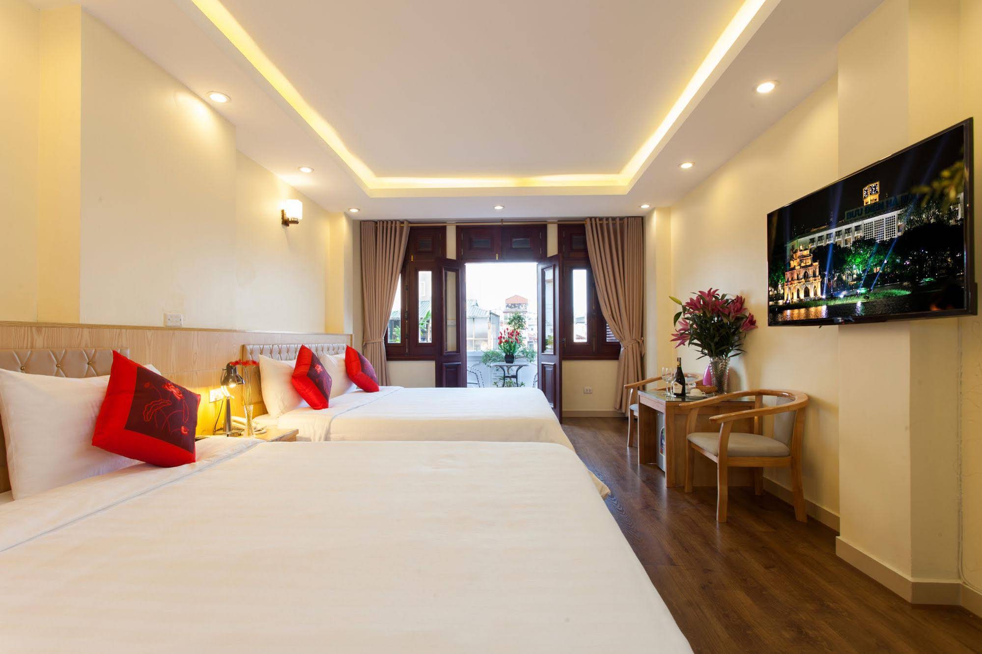 Queen Light Hotel