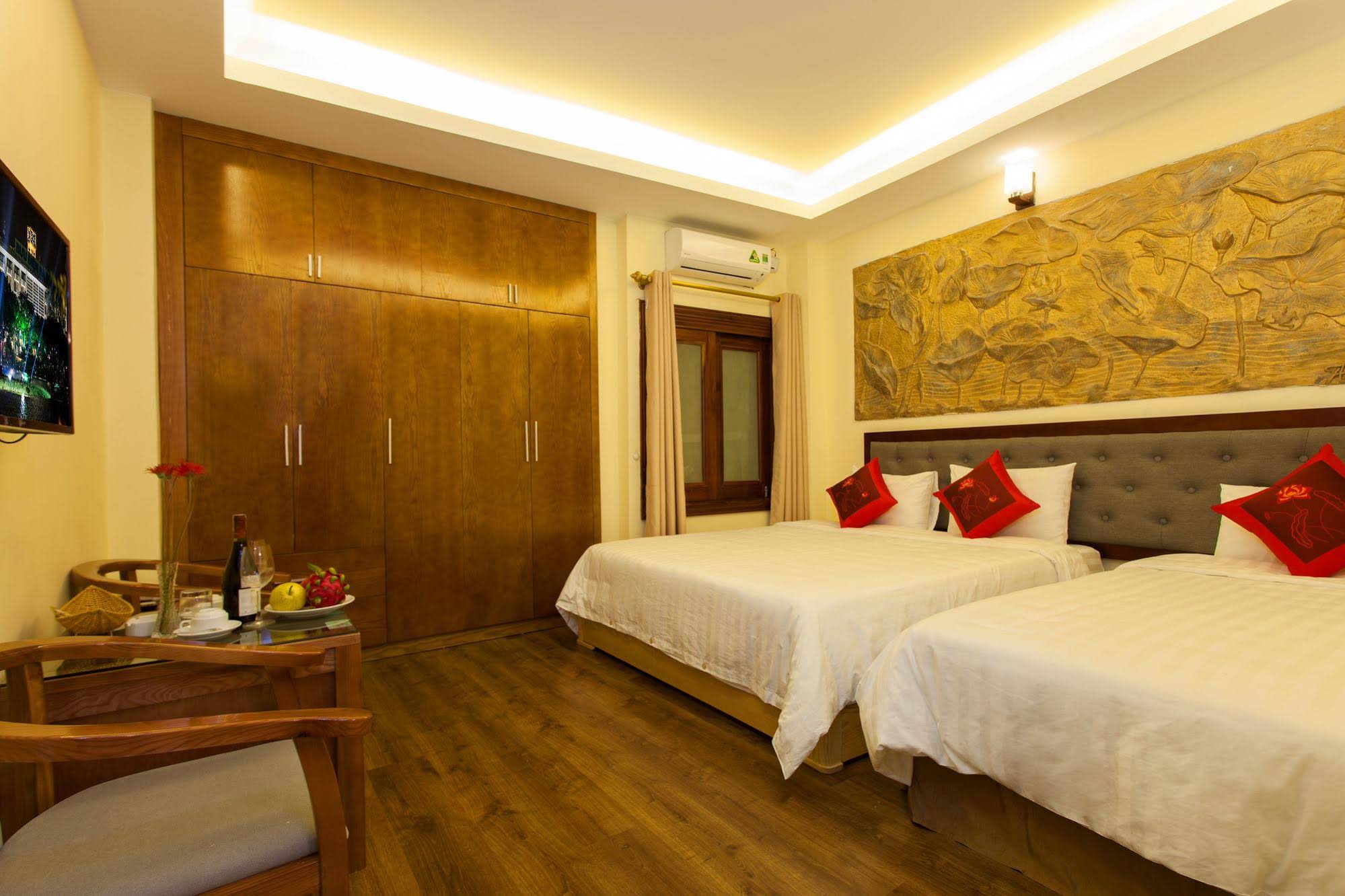 Queen Light Hotel