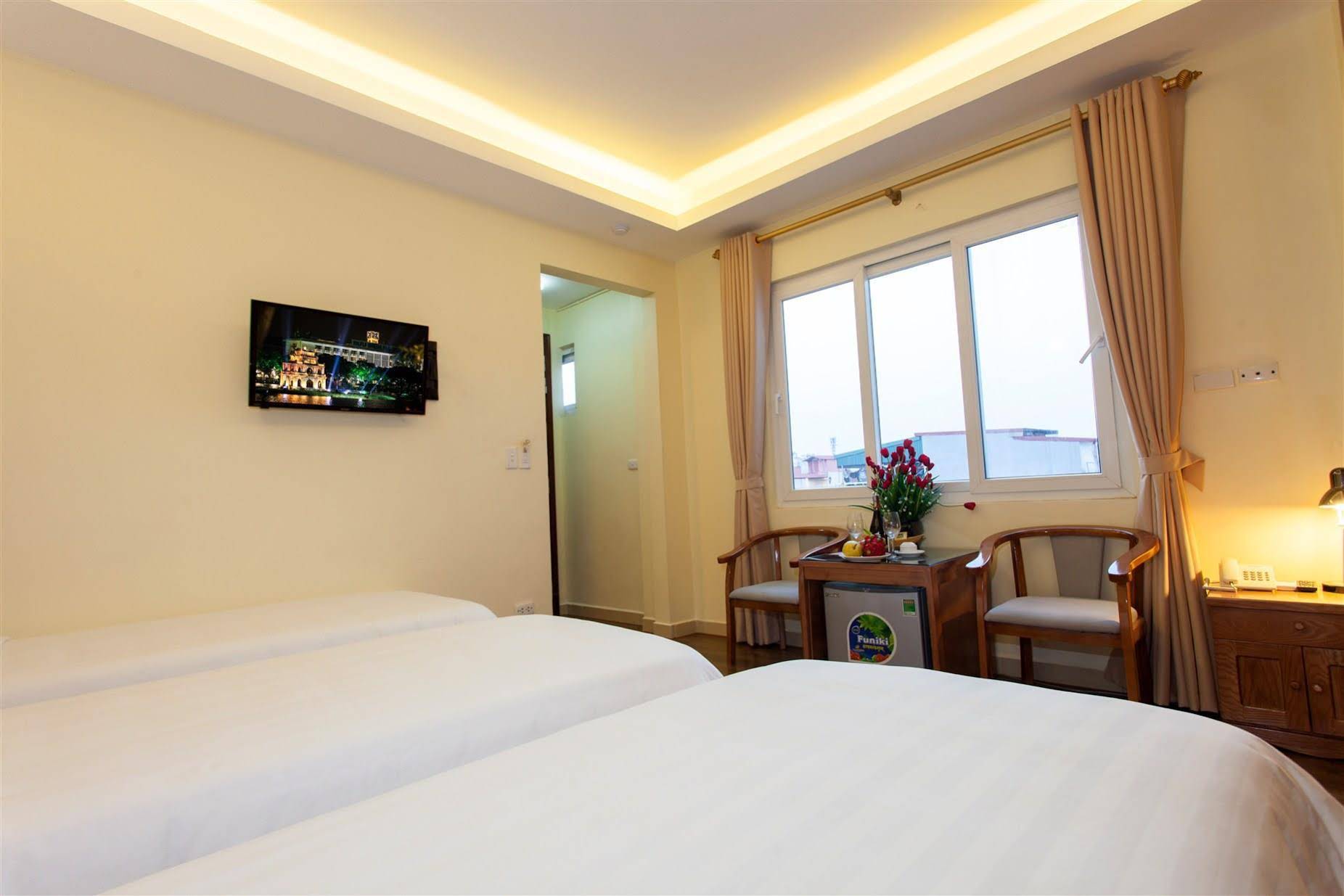 Queen Light Hotel