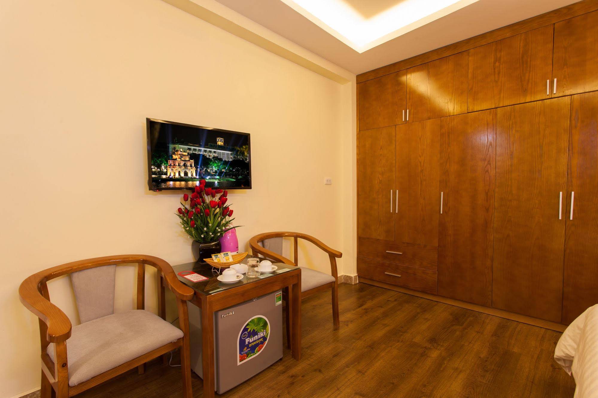 Queen Light Hotel