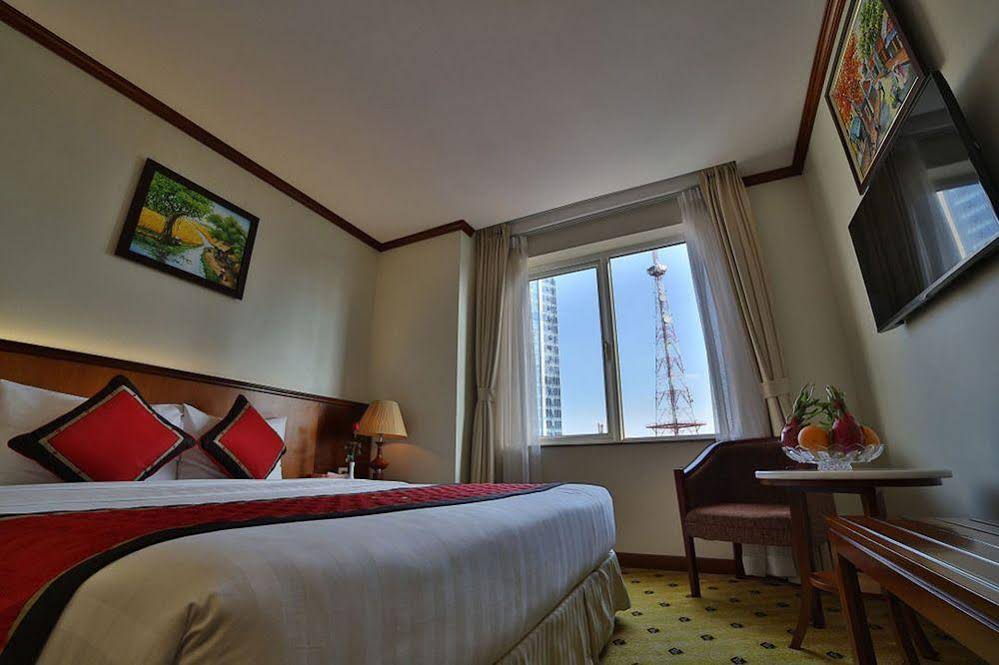Sunny Hotel 1