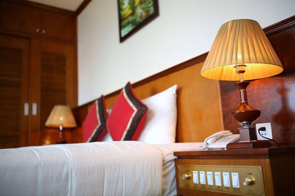 Sunny Hotel 1