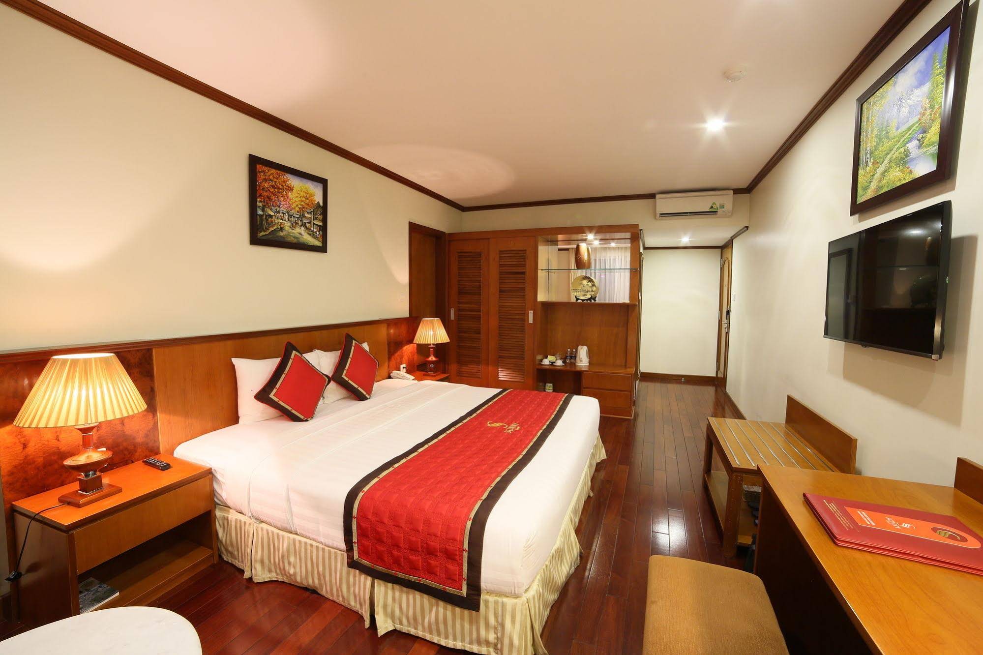 Sunny Hotel 1