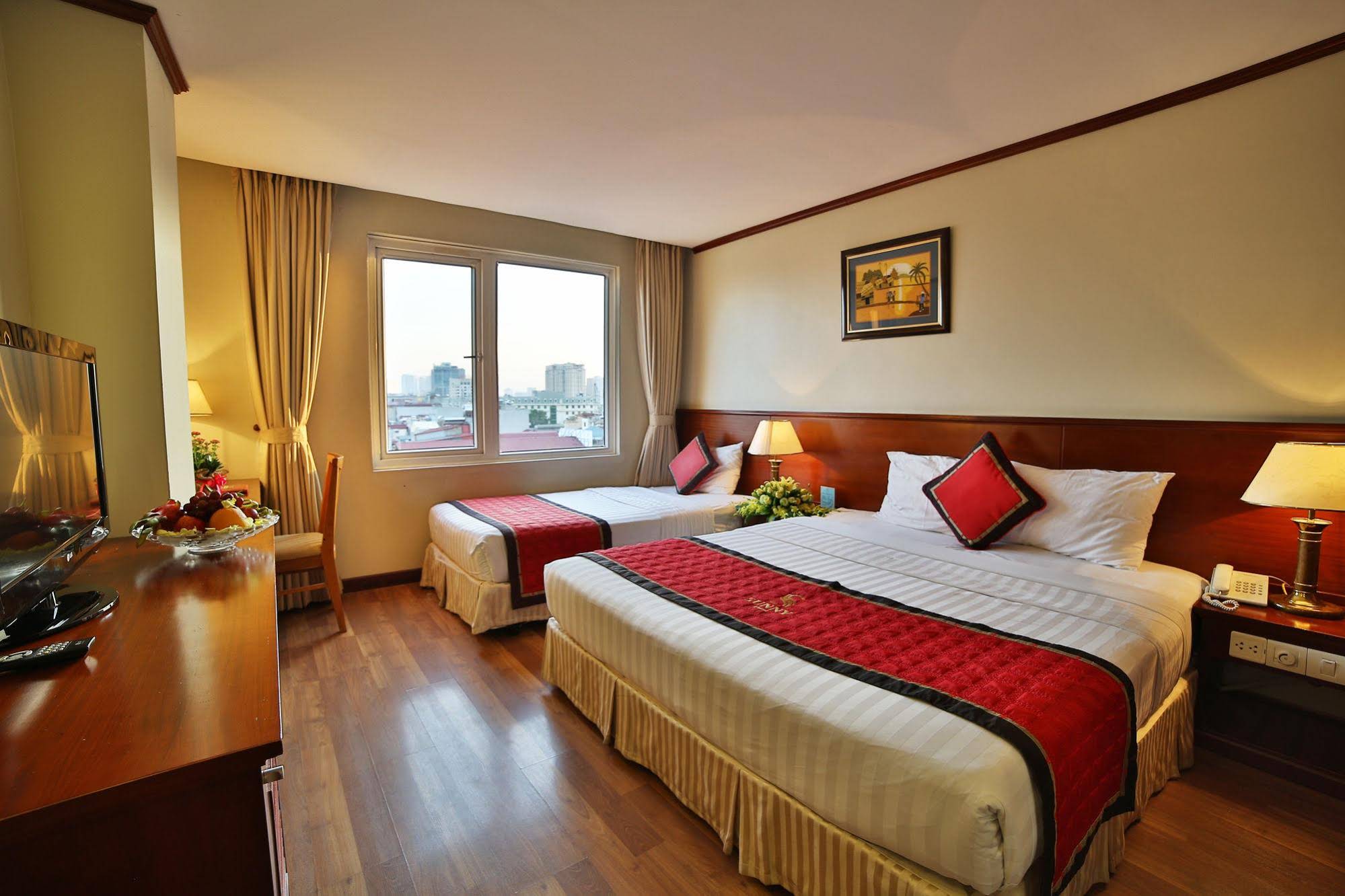 Sunny Hotel 1