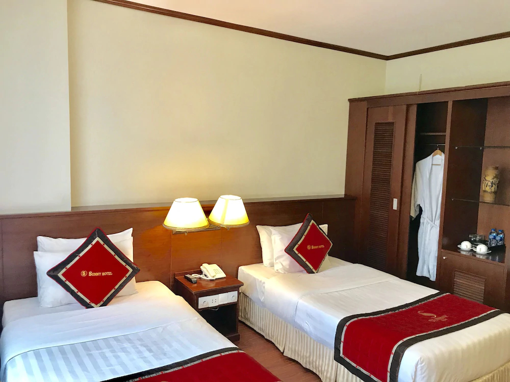 Sunny Hotel 2