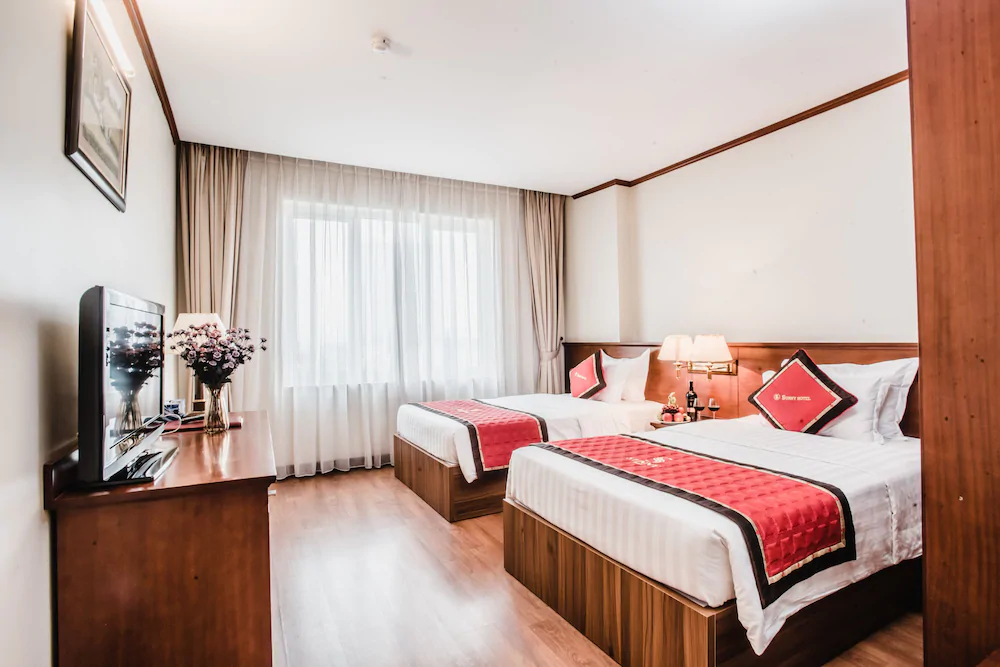 Sunny Hotel 2