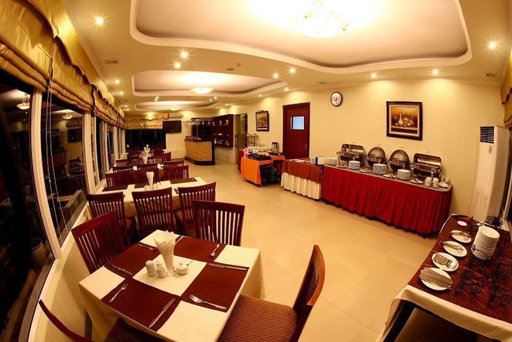 Sunny Hotel 2
