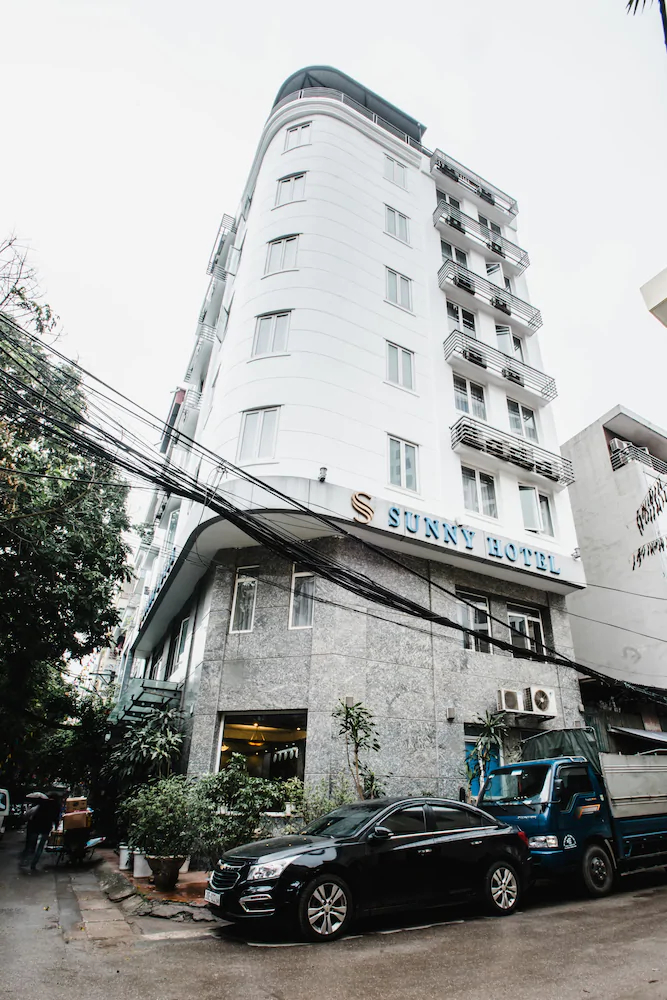 Sunny Hotel 2