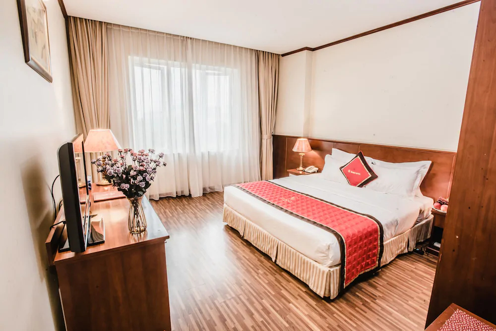 Sunny Hotel 2