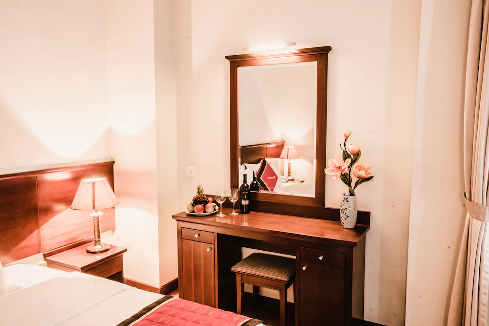 Sunny Hotel 2