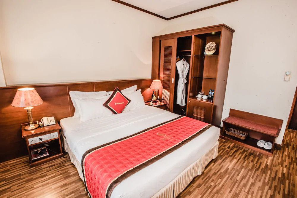 Sunny Hotel 2
