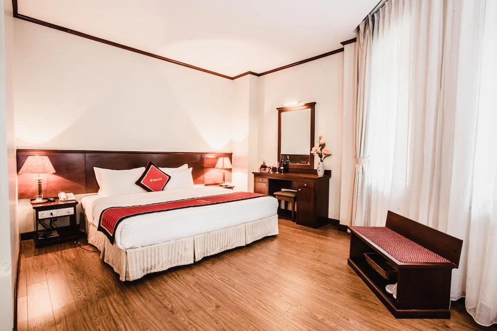 Sunny Hotel 2