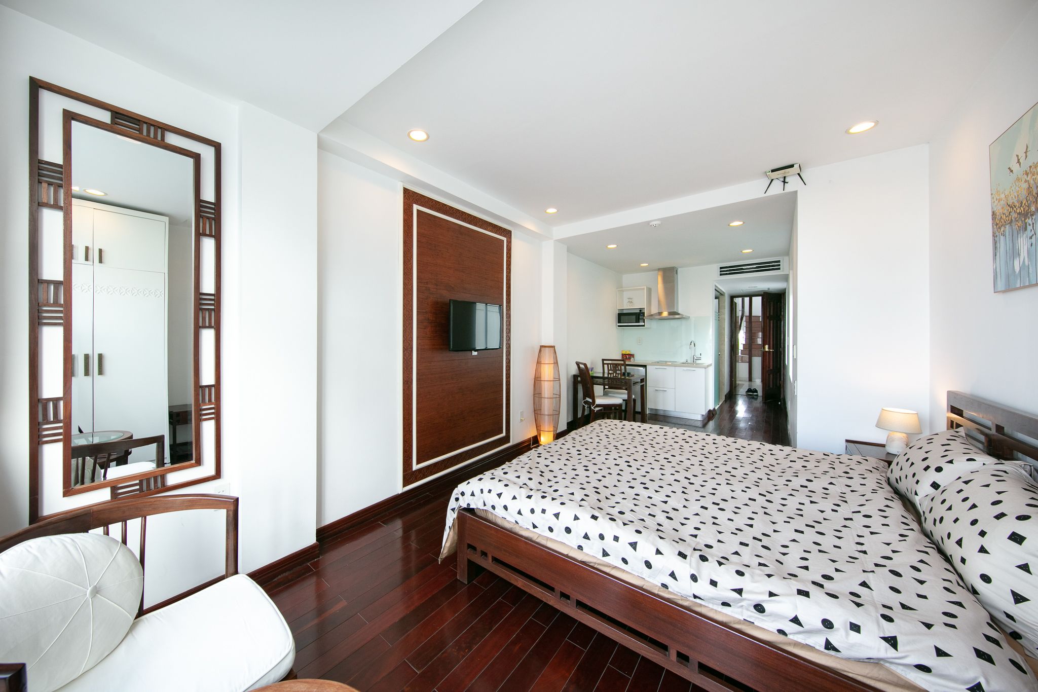VietHome-Doorstep to Hoan Kiem Lake