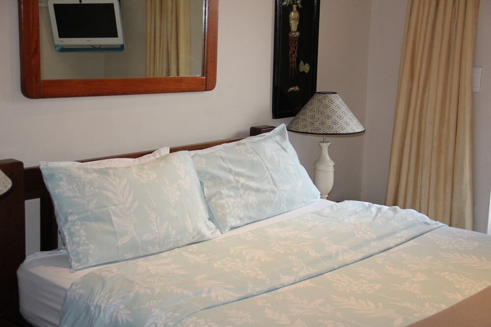 Forty 8 Backpackers Hotel