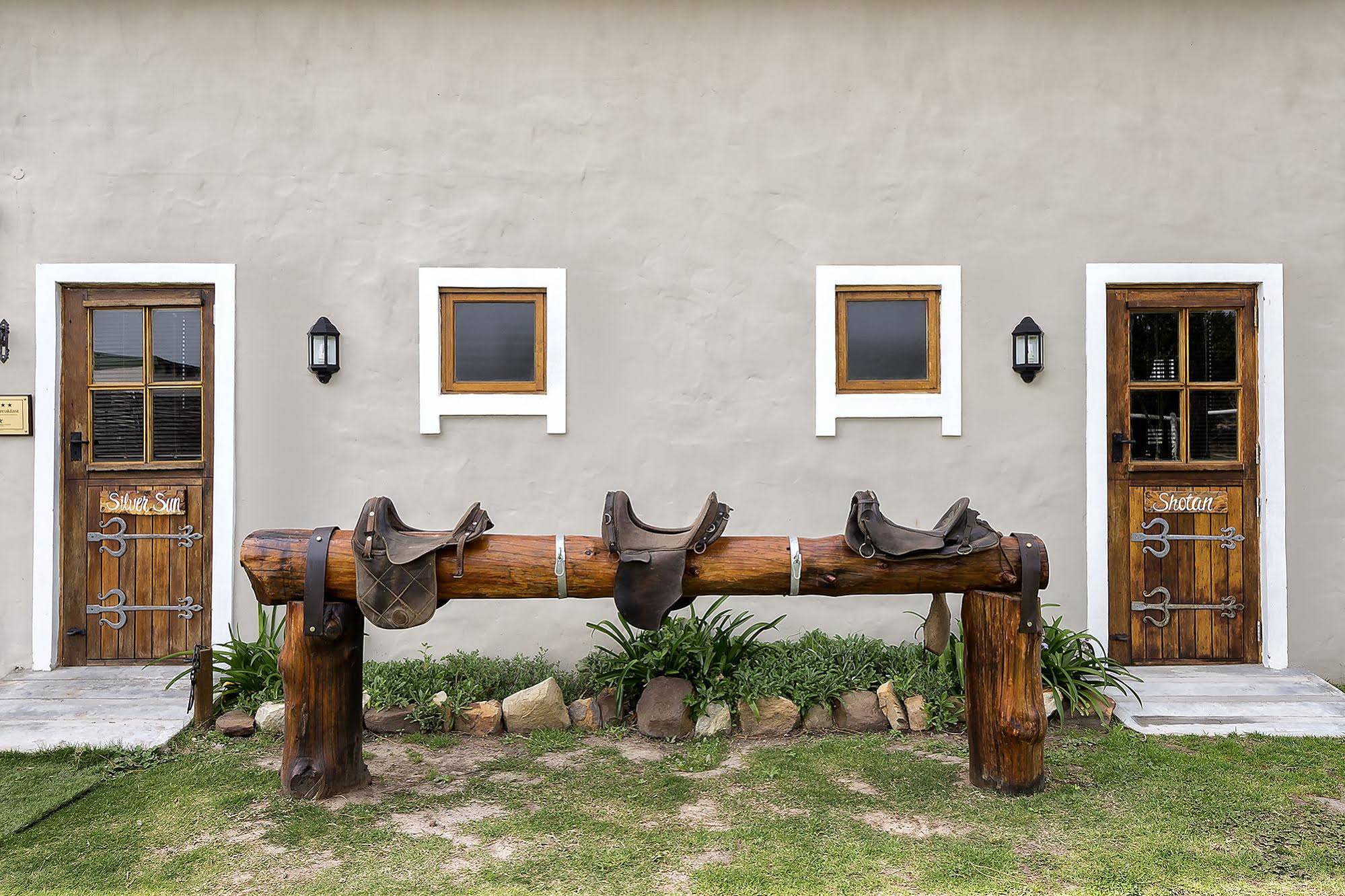 T'Niqua Stable Inn