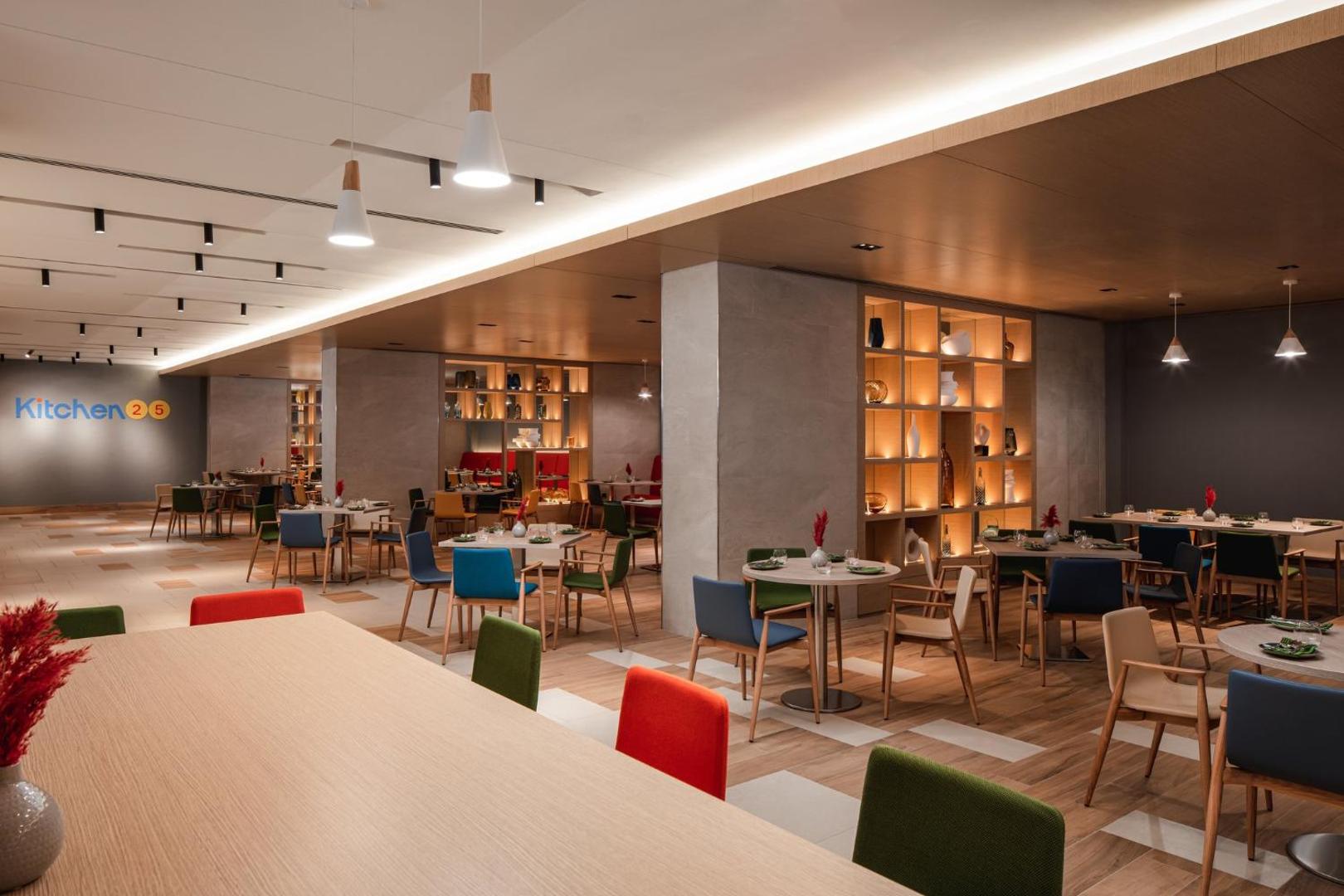 Holiday Inn & Suites Dubai Science Park Holiday Inn & Suites Dubai Science Park