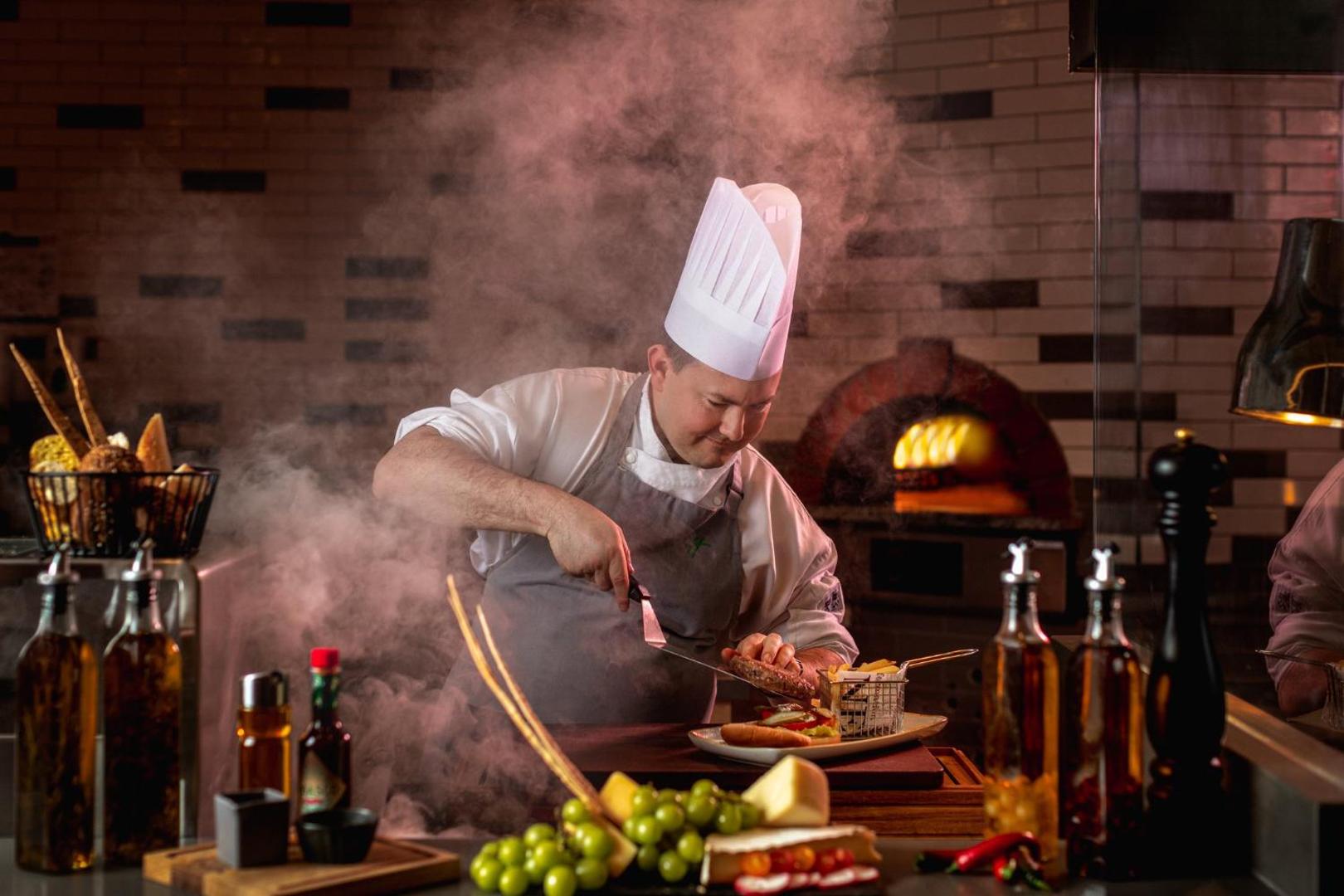 Holiday Inn & Suites Dubai Science Park Holiday Inn & Suites Dubai Science Park